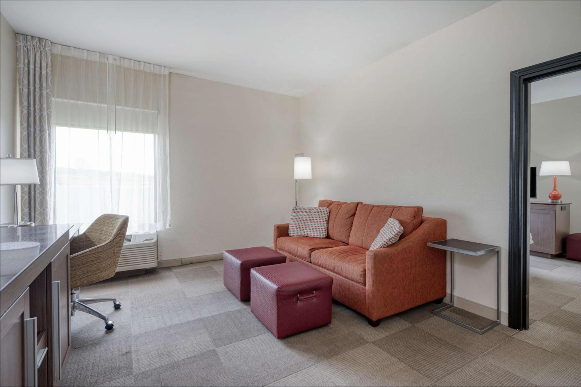 Deluxe King Room - Non-Smoking