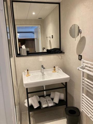 Double room single occupancy