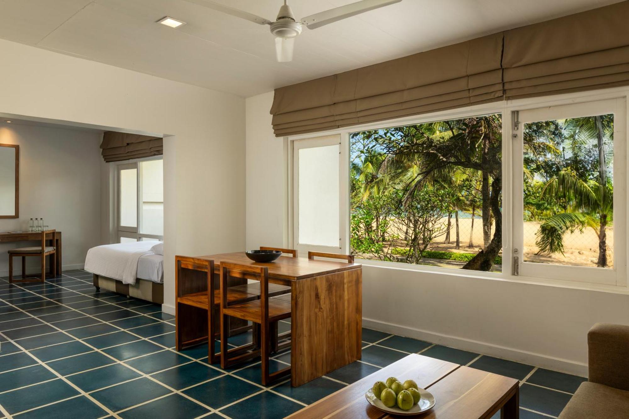 Family Room with Sea View - 15% off at Center Point, Black Coral & 10% off at Seaside Social restaurants