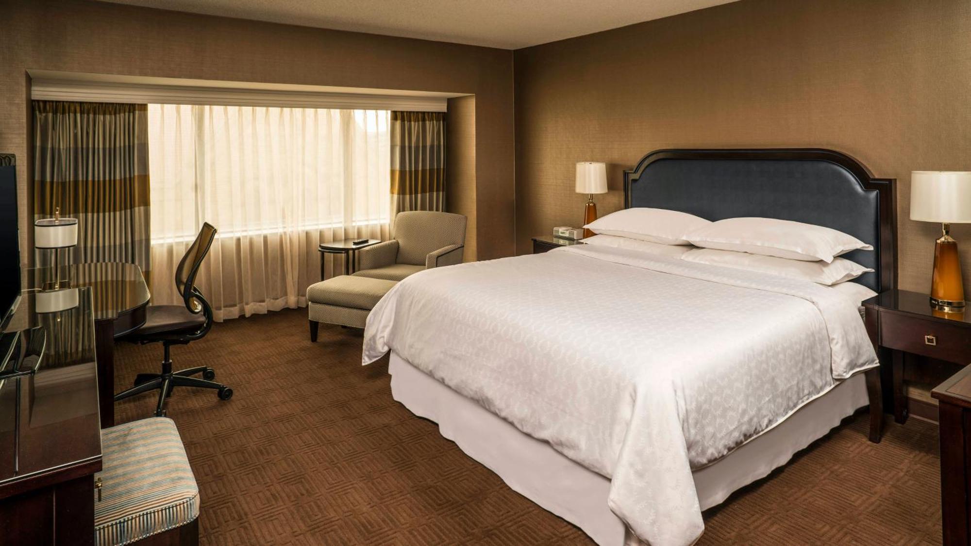 Club level, Guest room, 1 King, City view