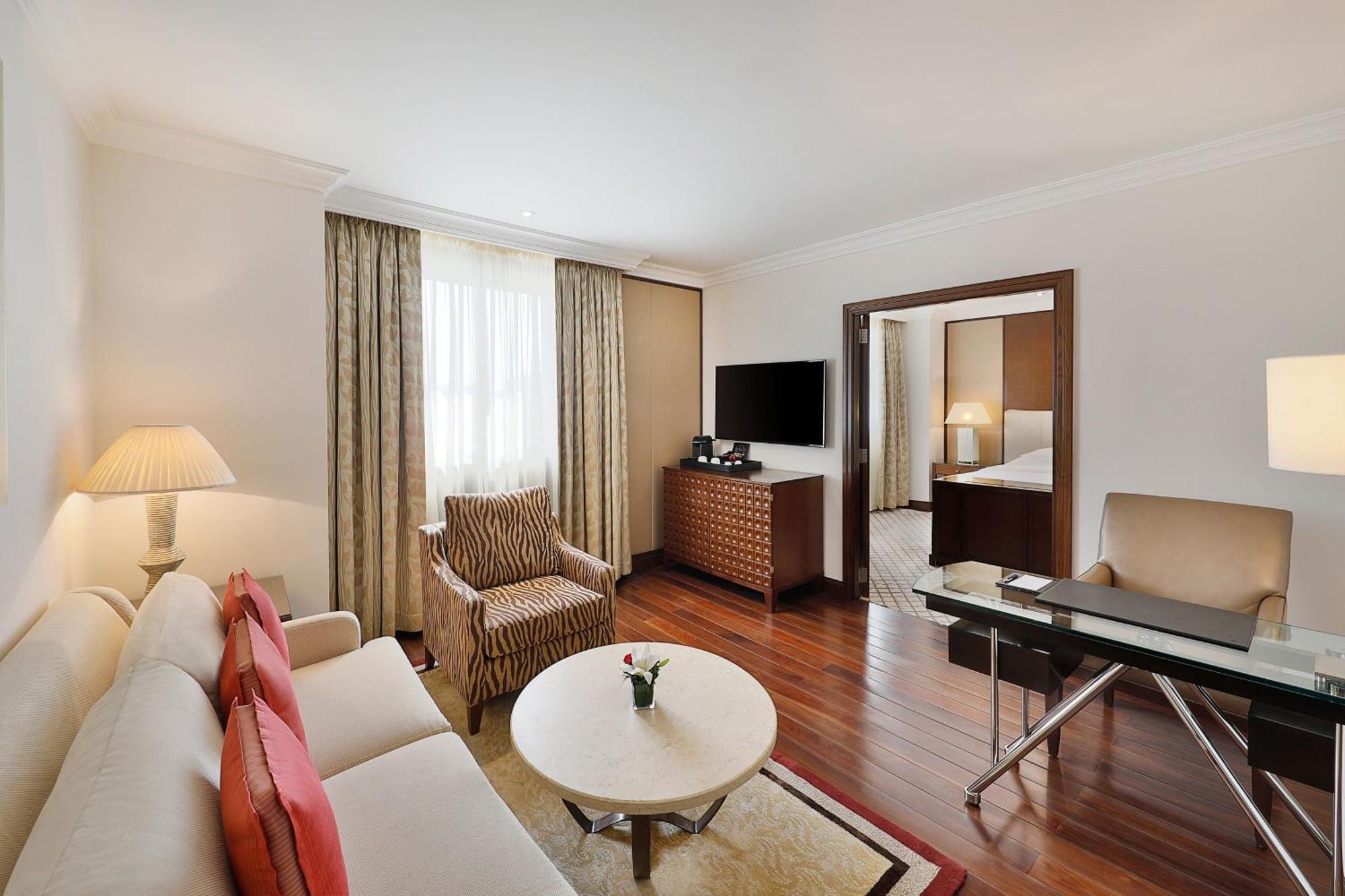 Junior Suite Club 1 King Bed