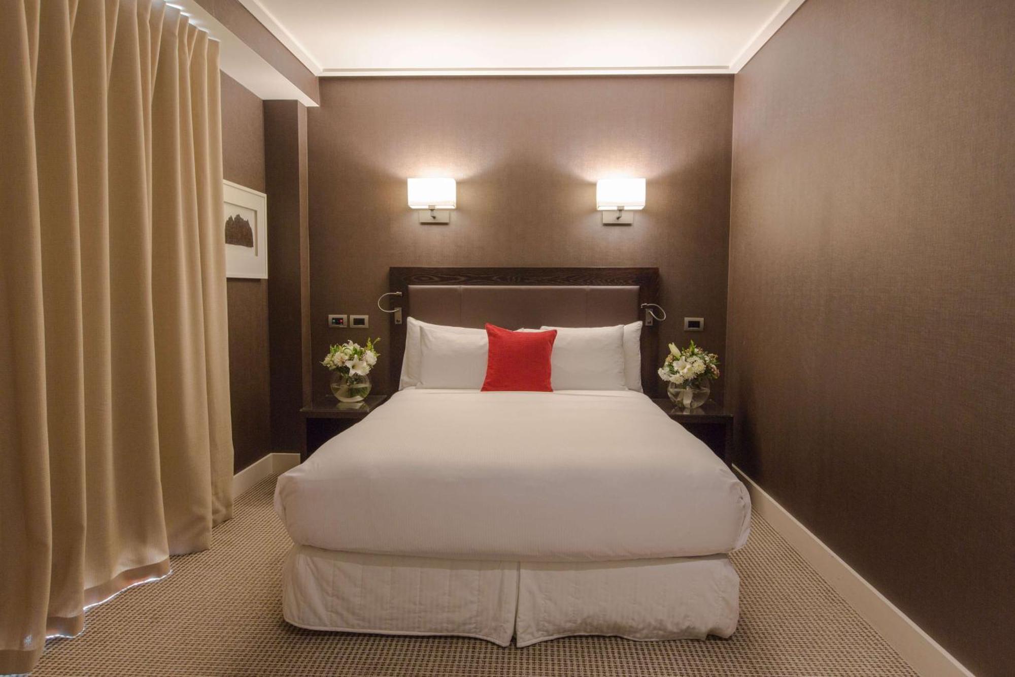Queen Room Accessible