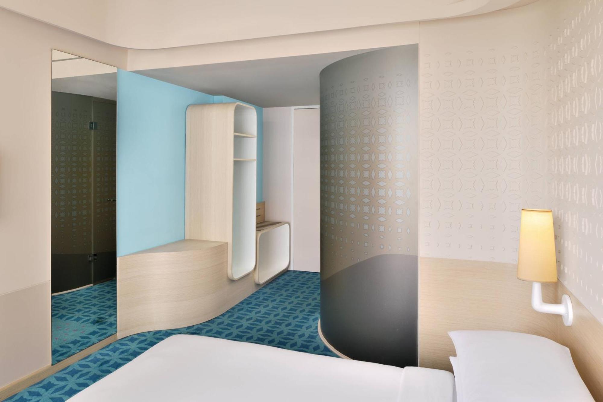 Superior Room, 1 Queen bed, City View