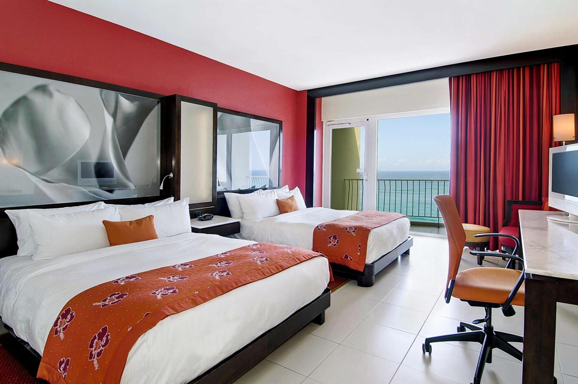 Queen Room with Balcony and Bay View