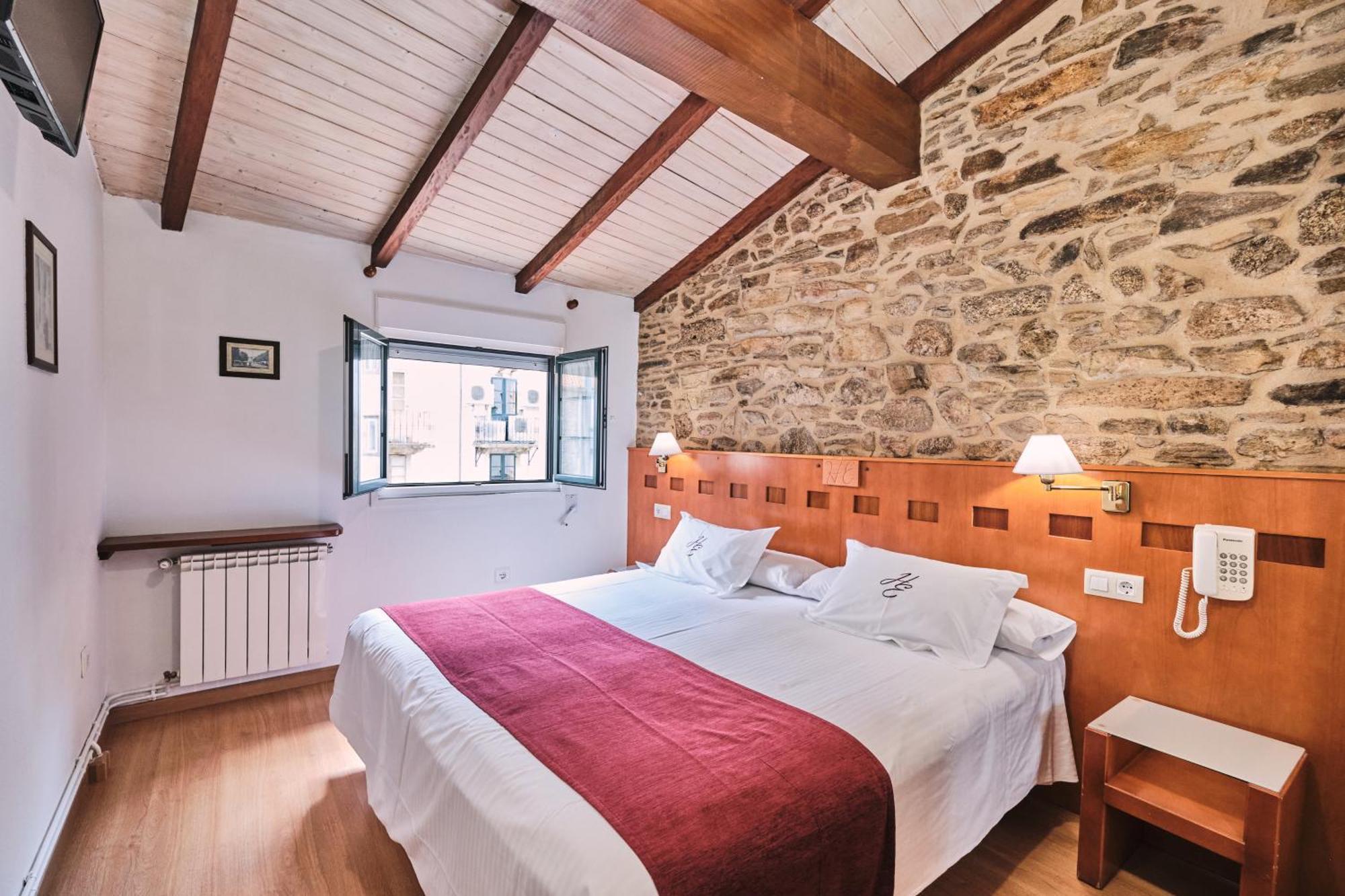 Twin Room,1549496773:JPEG