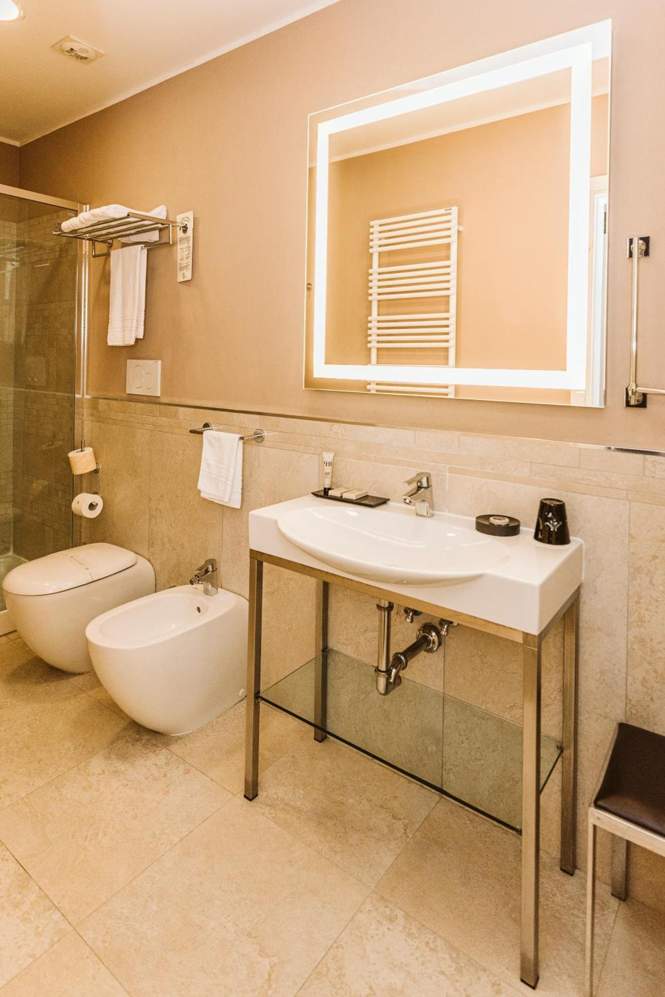 Double Room,1550343052:JPEG