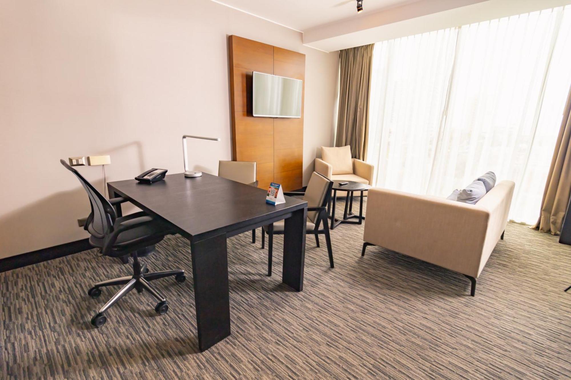 One-Bedroom King Suite