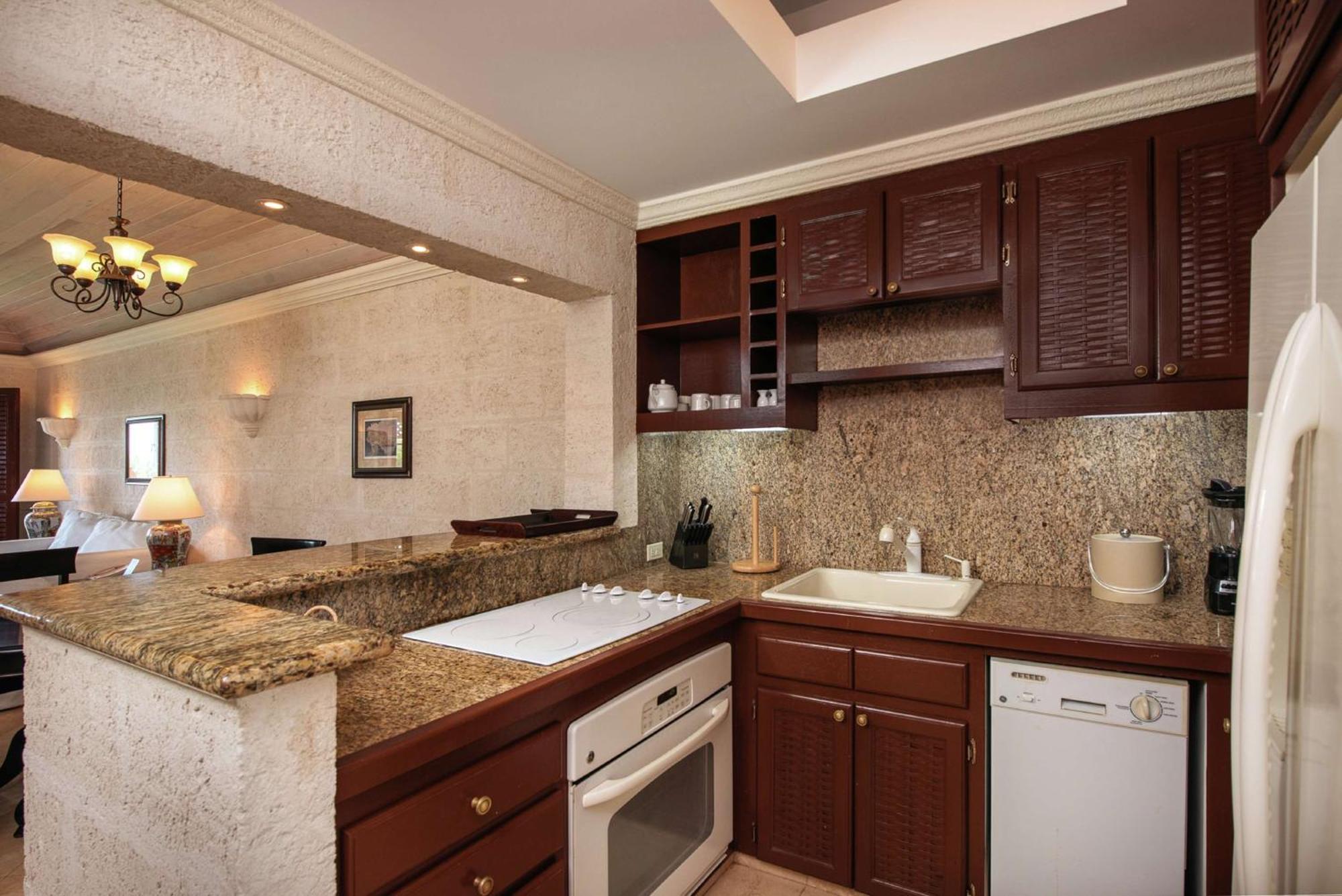 One-Bedroom Inclusive King Suite with Ocean View and Pool