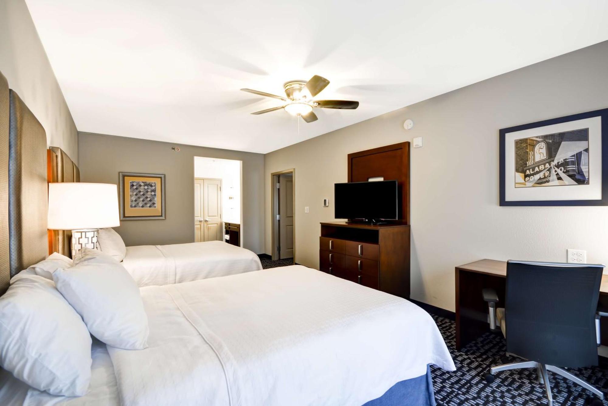 One-Bedroom Queen Suite with Two Queen Beds - Non-Smoking