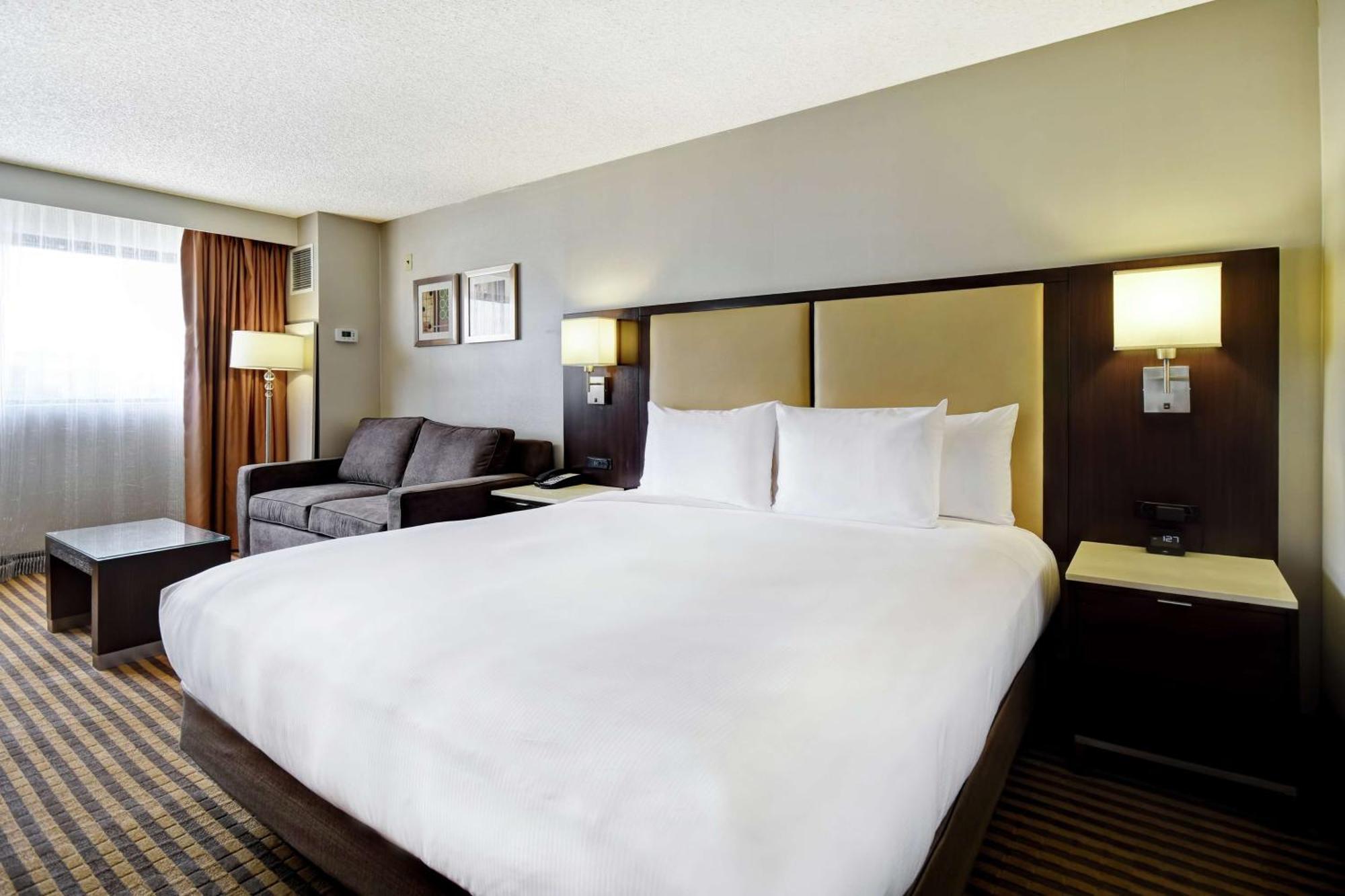 King Room with Mobility Accessible Tub