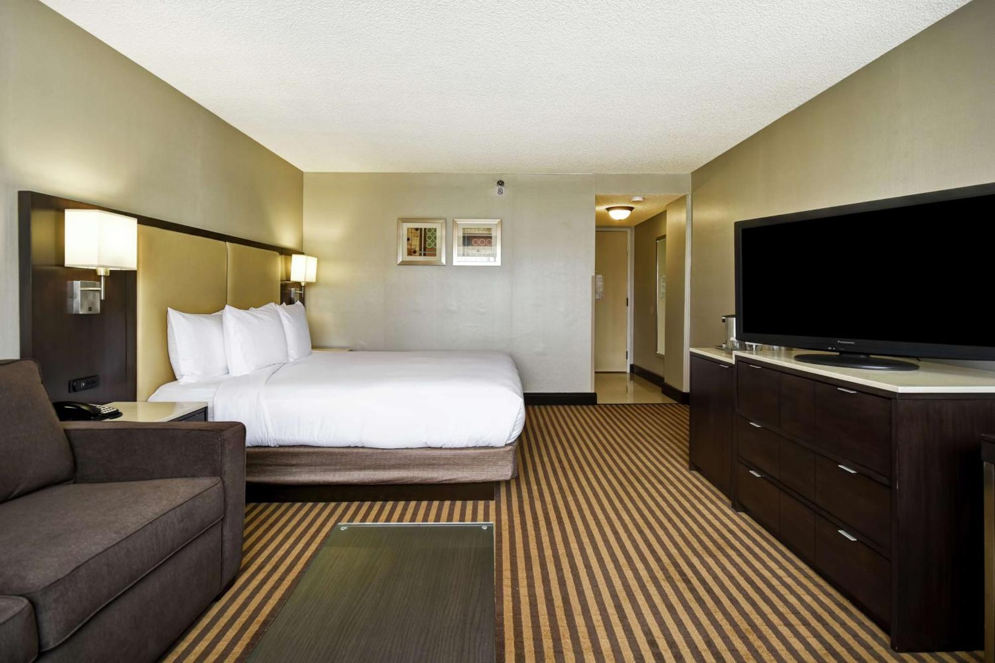 King Room with Pool View