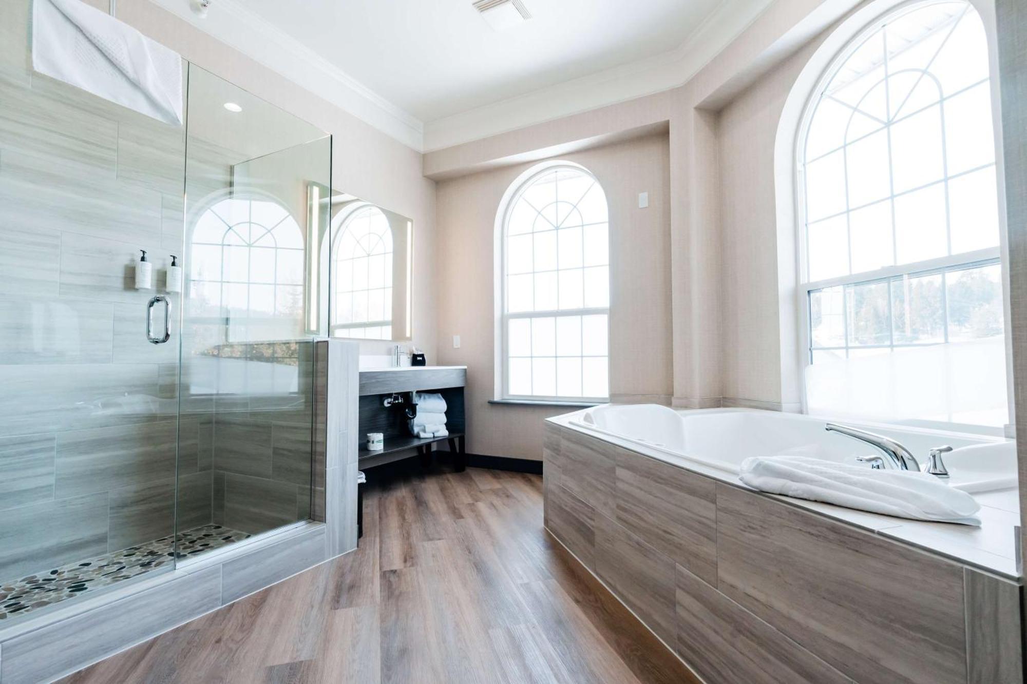 Deluxe King Studio Suite