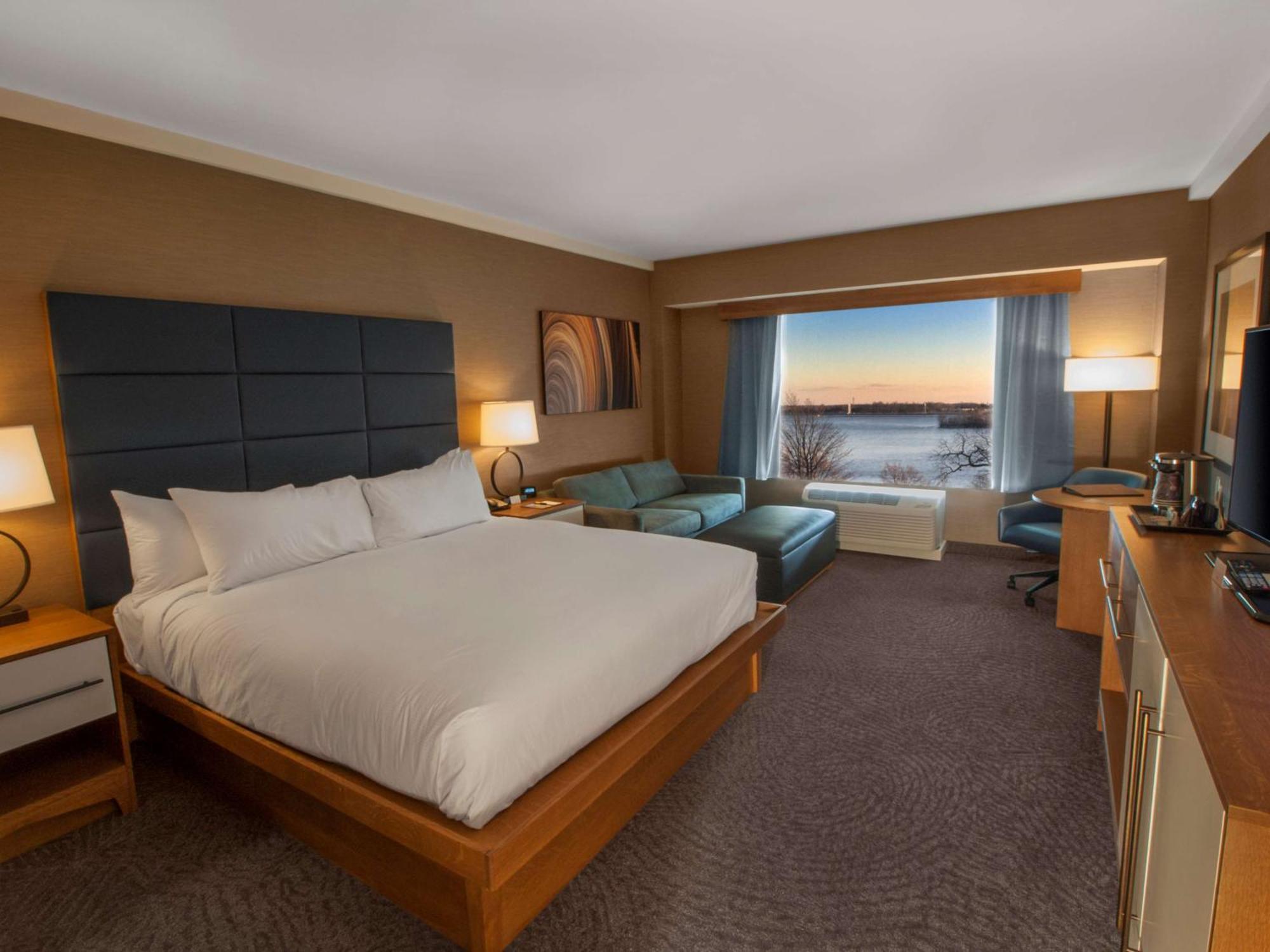 Superior King Room with Whirlpool and River View