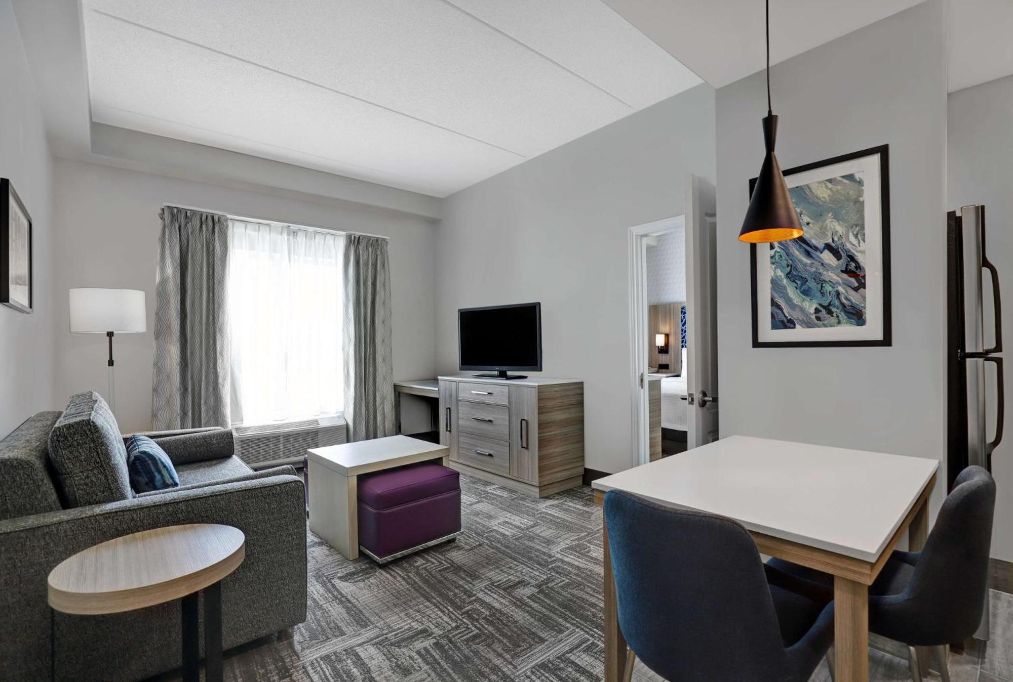 One-Bedroom King Suite - Non-Smoking