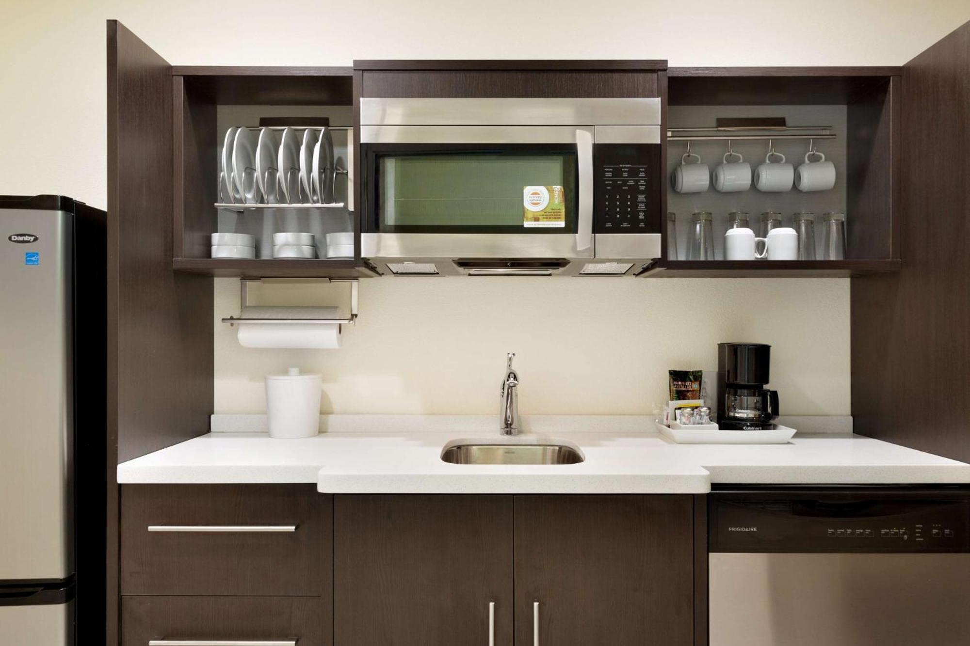 One-Bedroom King Suite - Non-Smoking