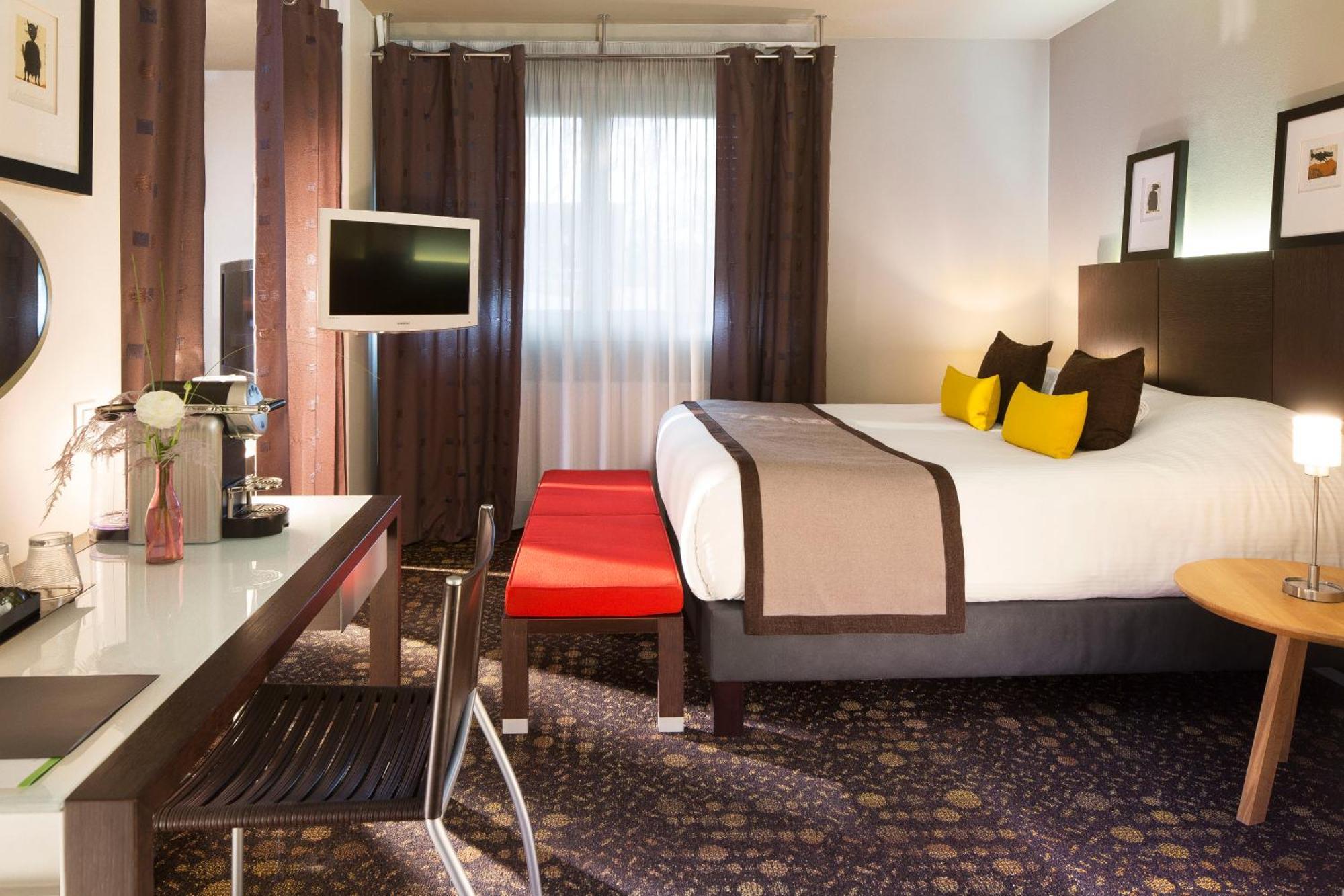 Executive Suite,1552527238:JPEG