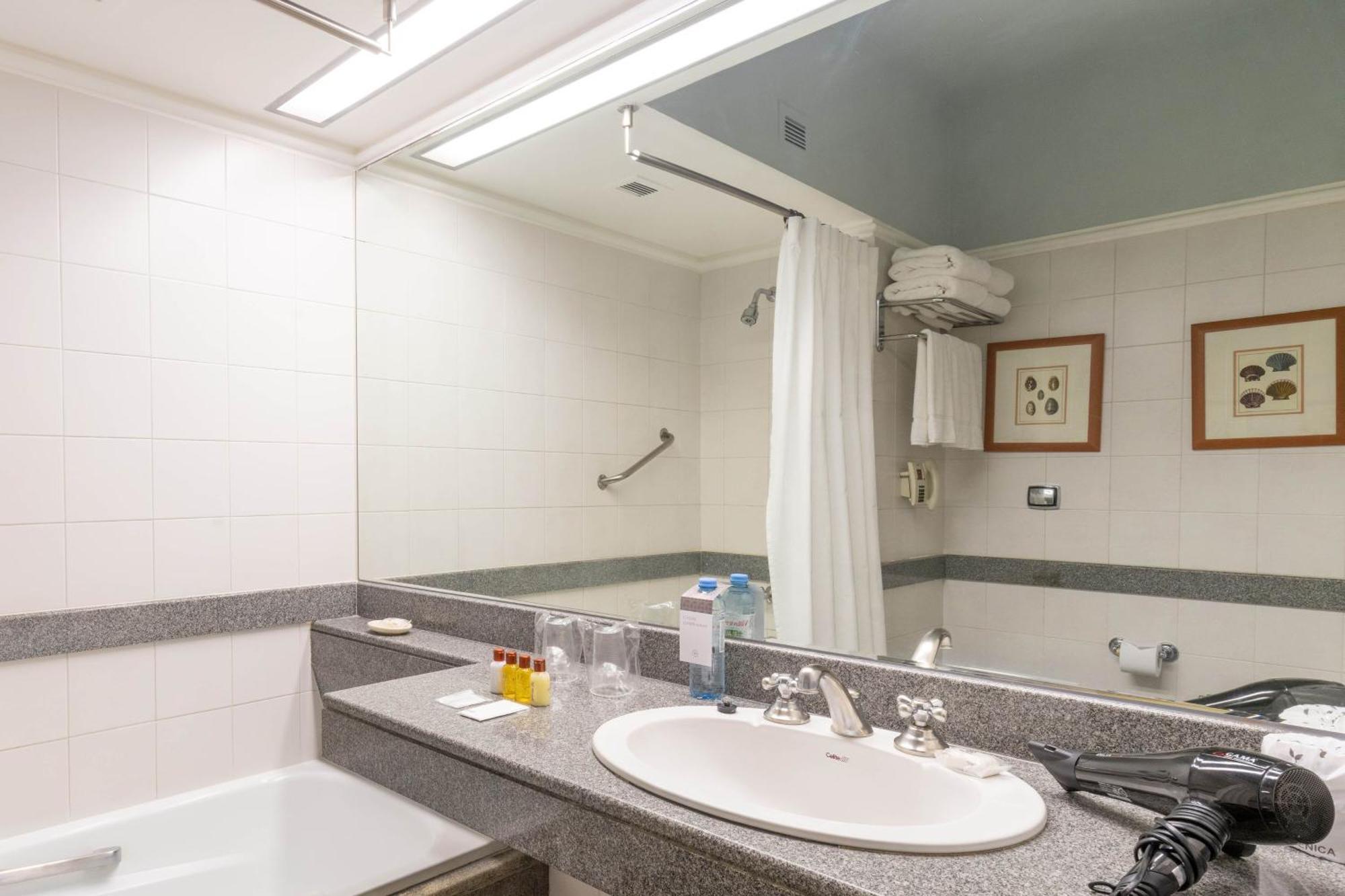 Guest room, 2 Twin/Single Bed(s), Ocean view