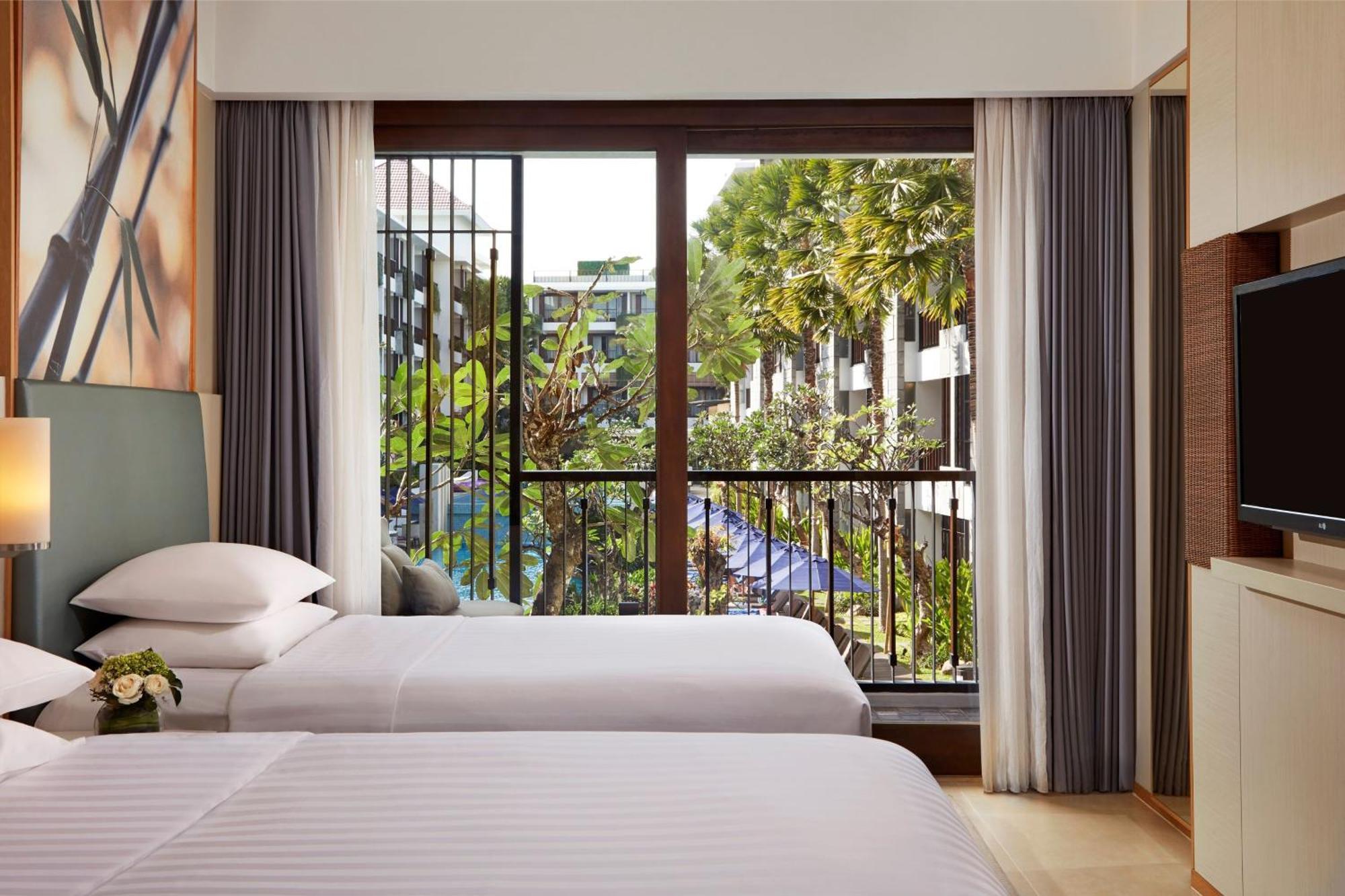 Deluxe Twin Pool View