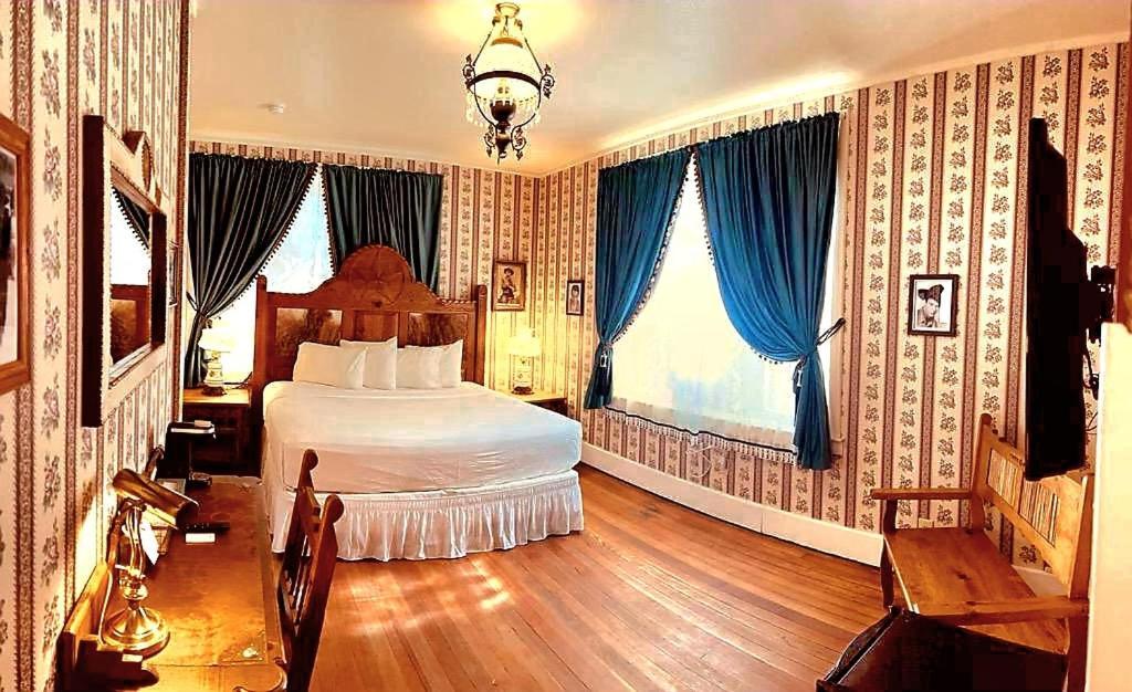 Deluxe King Room,1553821621:JPEG