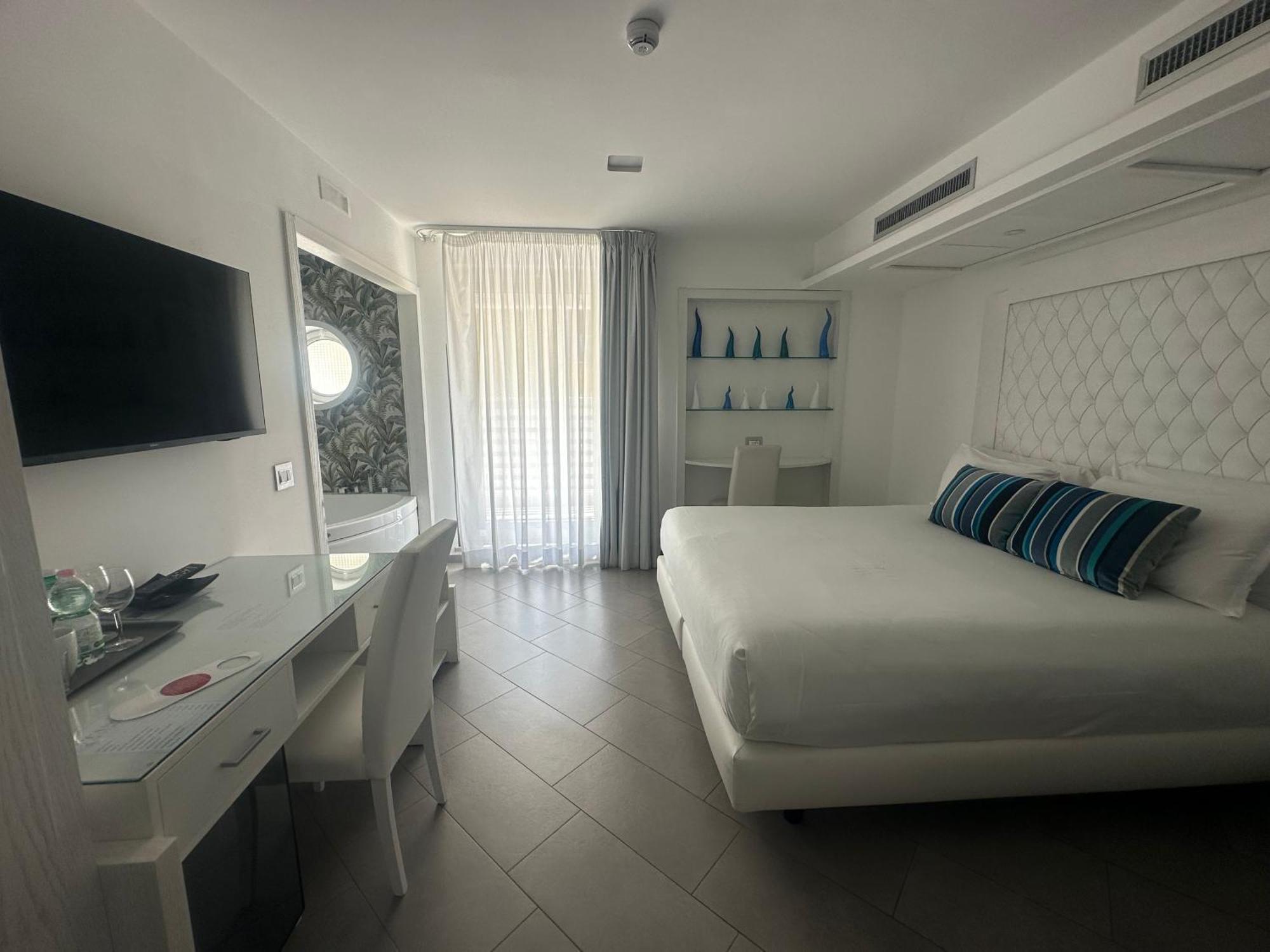 Queen Room Spa Bath
