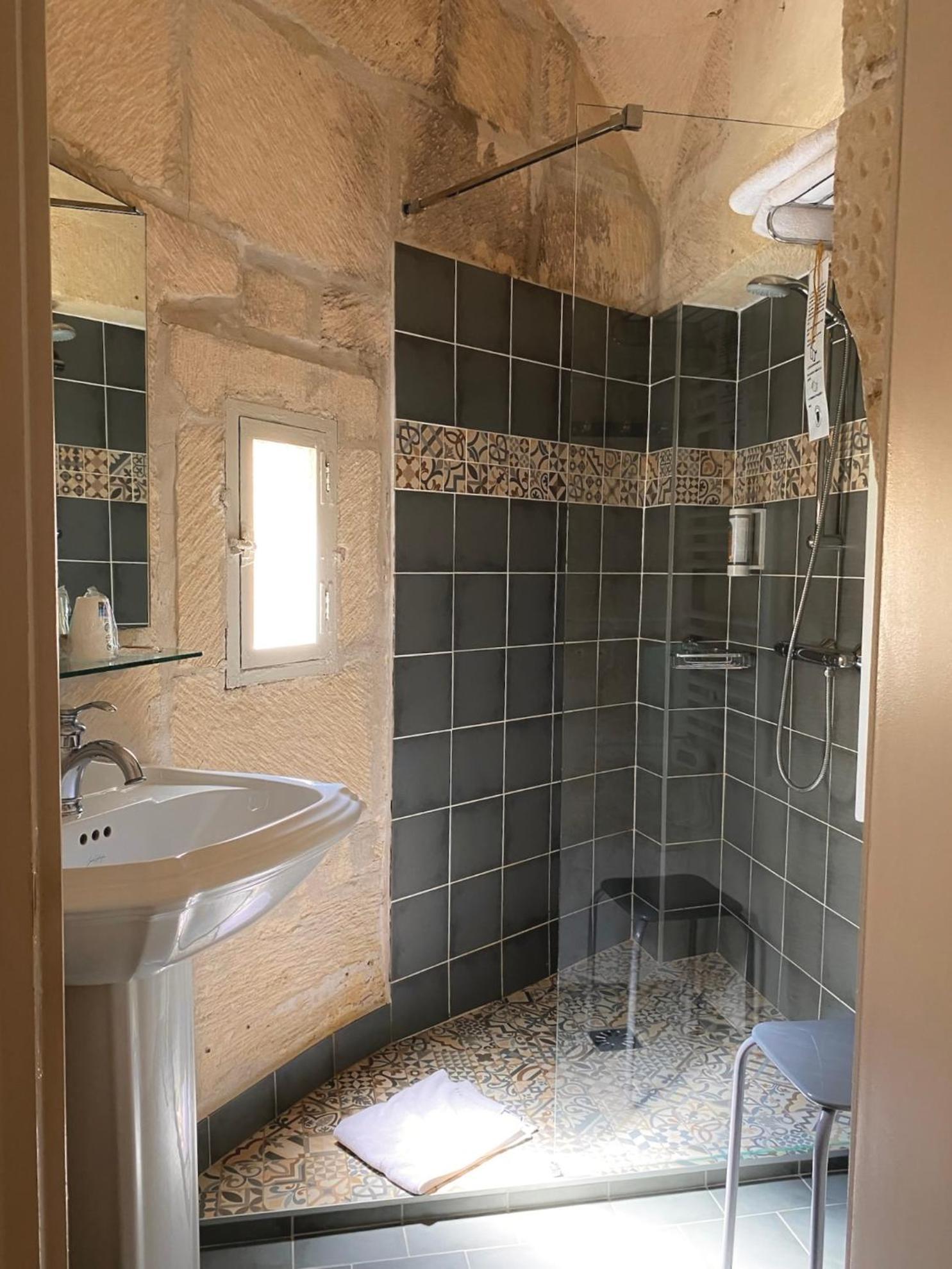 Double Room,1554036451:JPEG