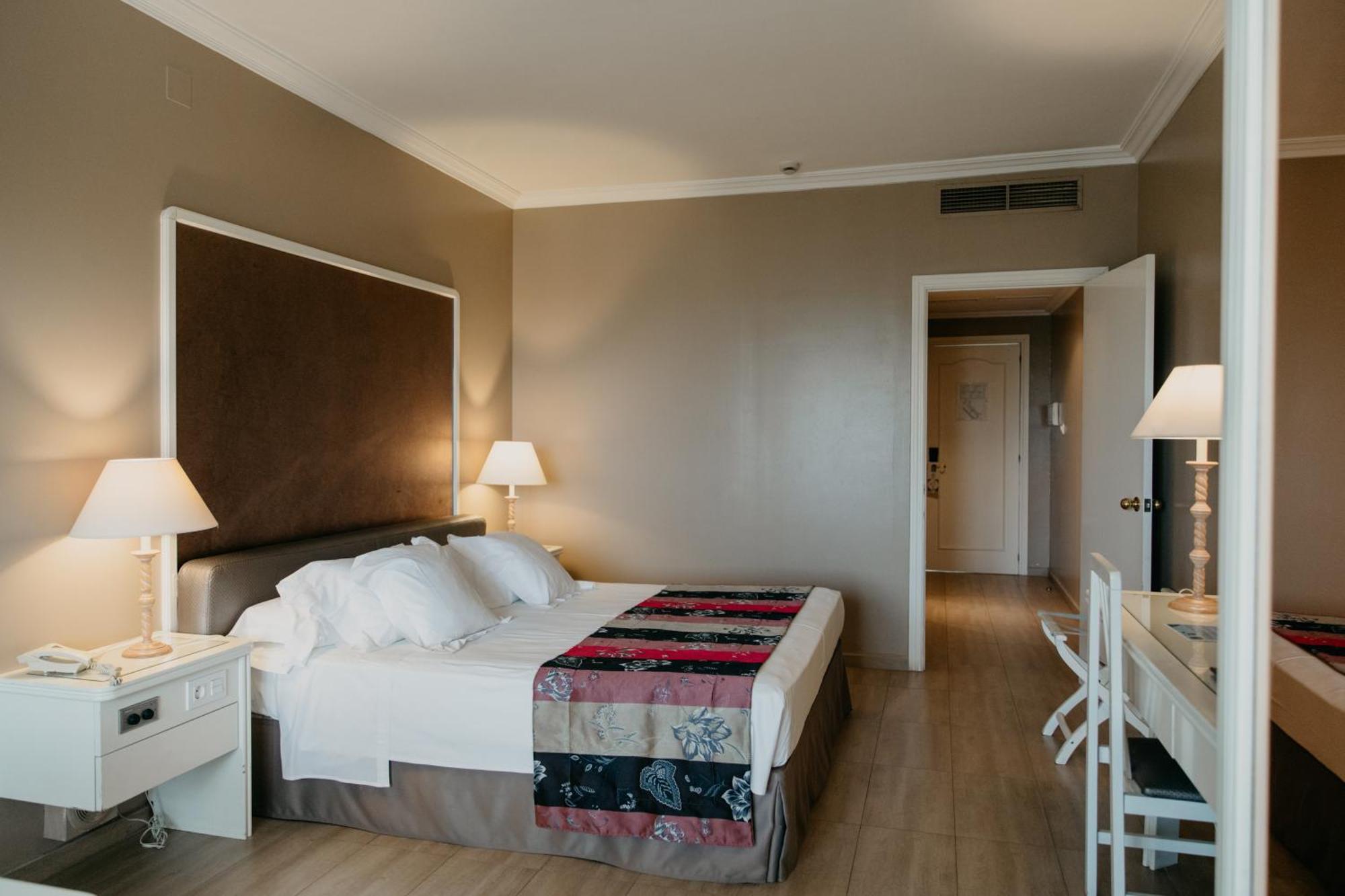 Double Room,1554169618:JPEG