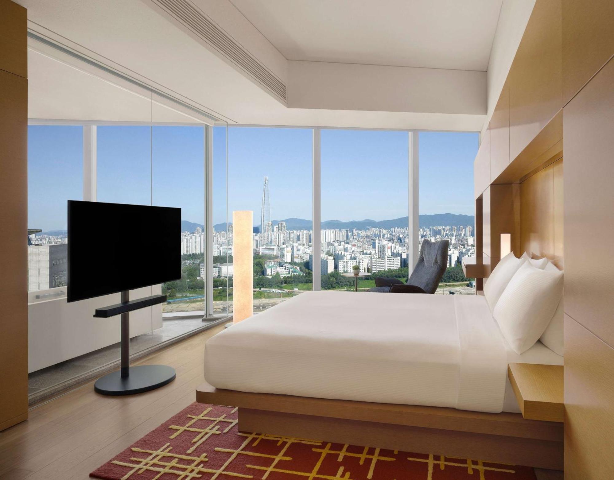 1 King Bed High Floor Deluxe
