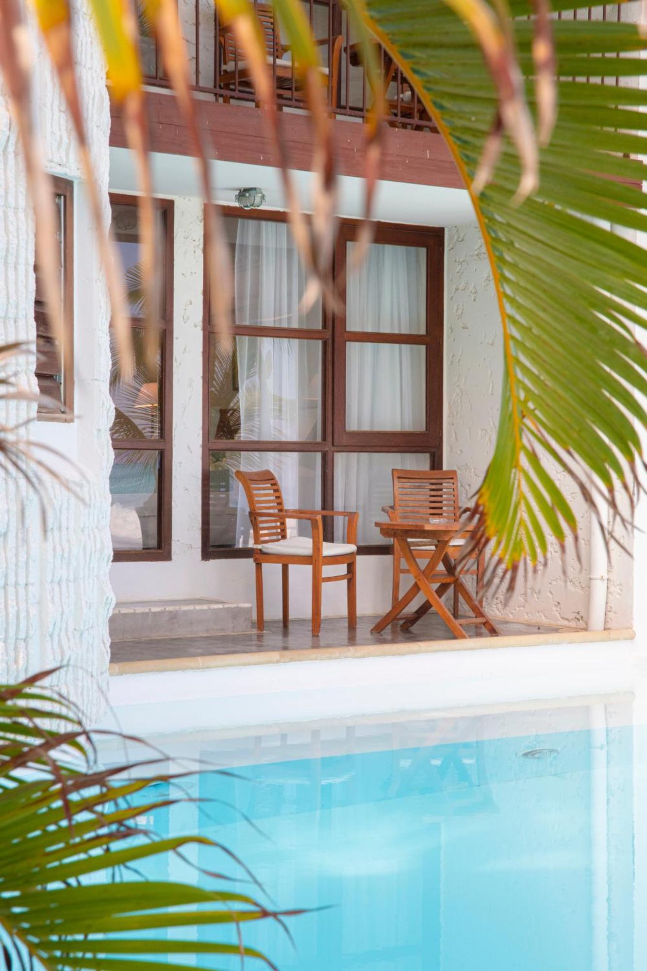 Junior Suite Pool Access