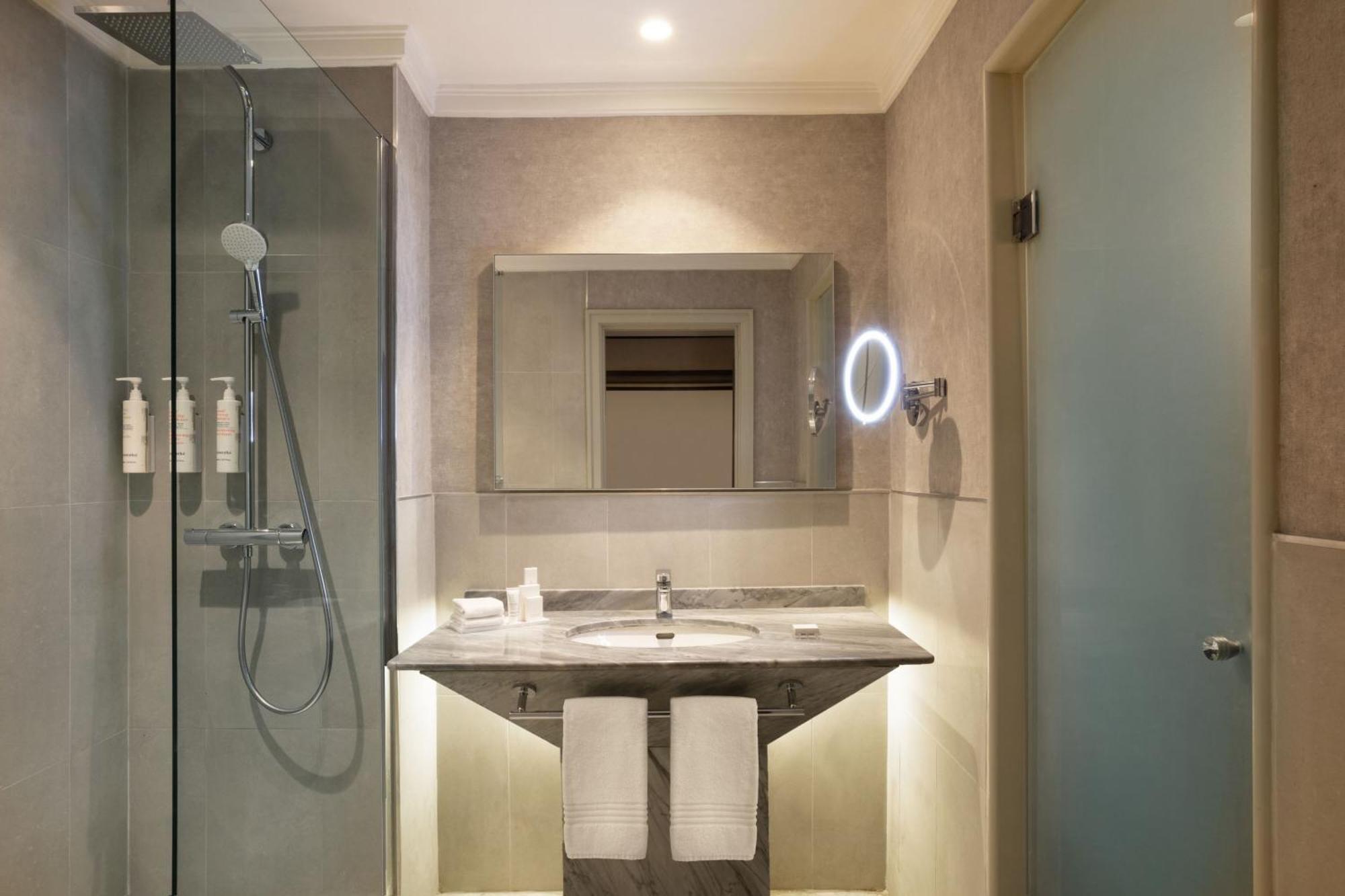 Club King Room with City View