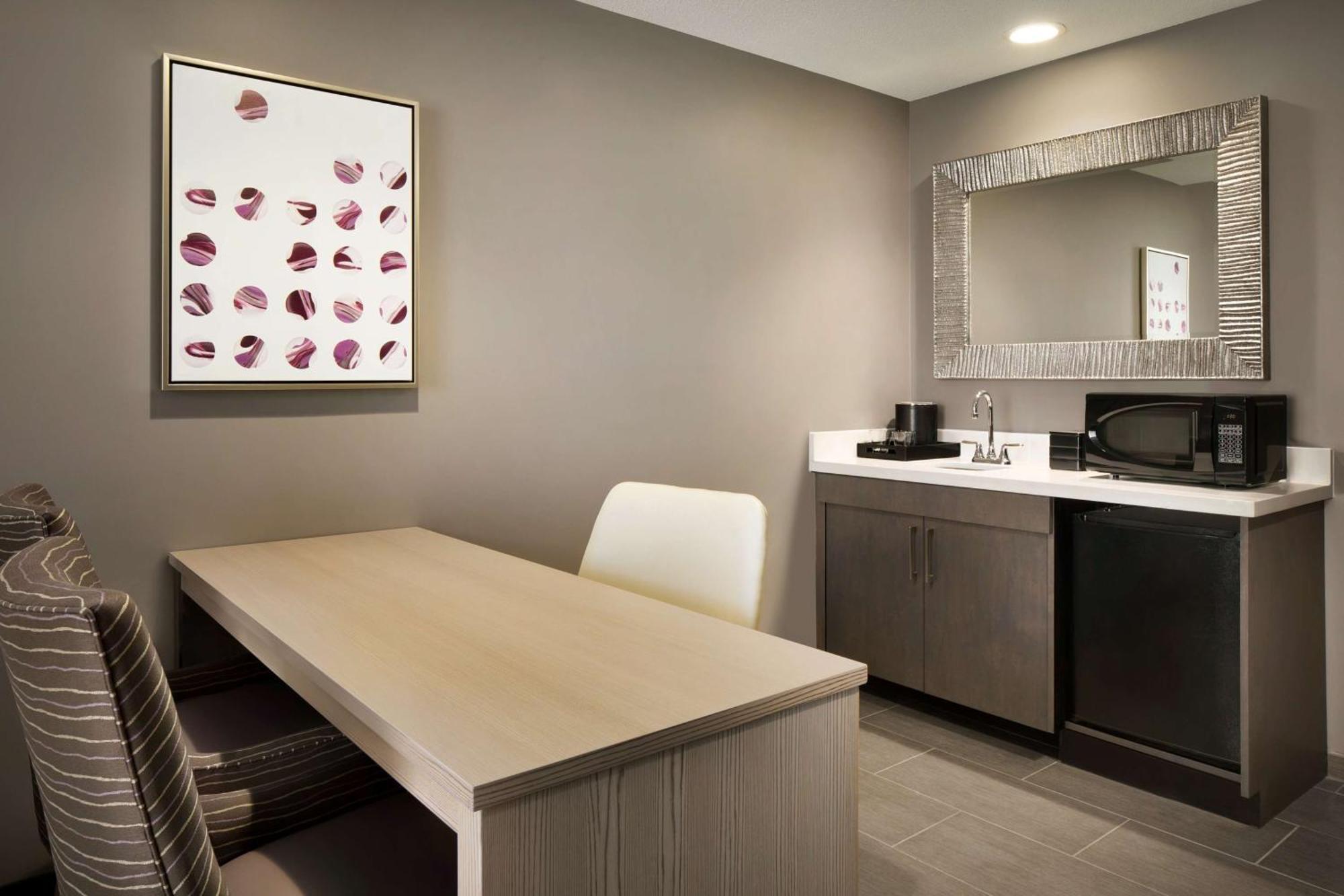 King Suite Roll Shower,1557392260:JPEG