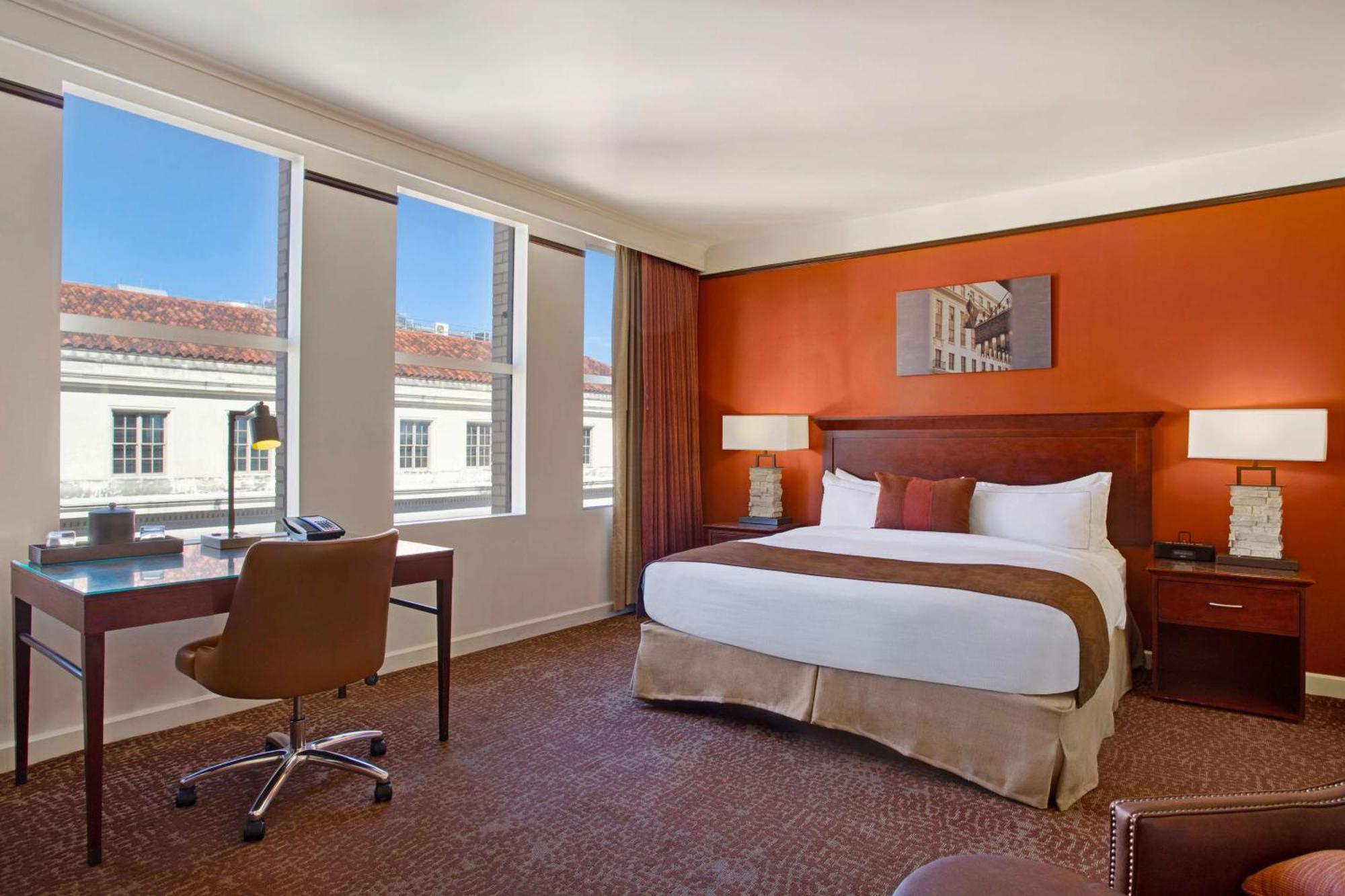 King Room with Accessible Tub - Mobility and Hearing Access