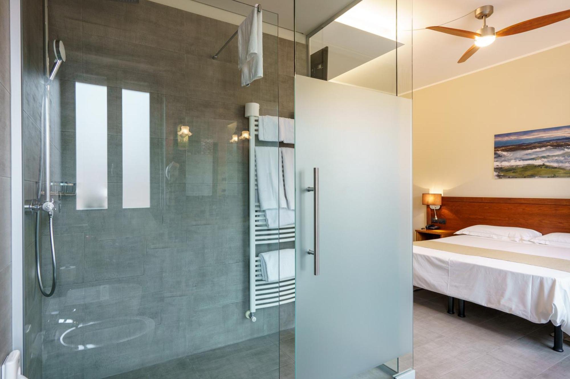 Triple Room,1558106224:JPEG