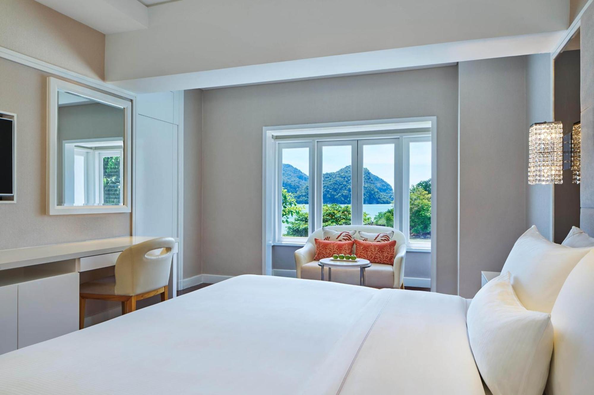 One-Bedroom King Suite with Ocean View