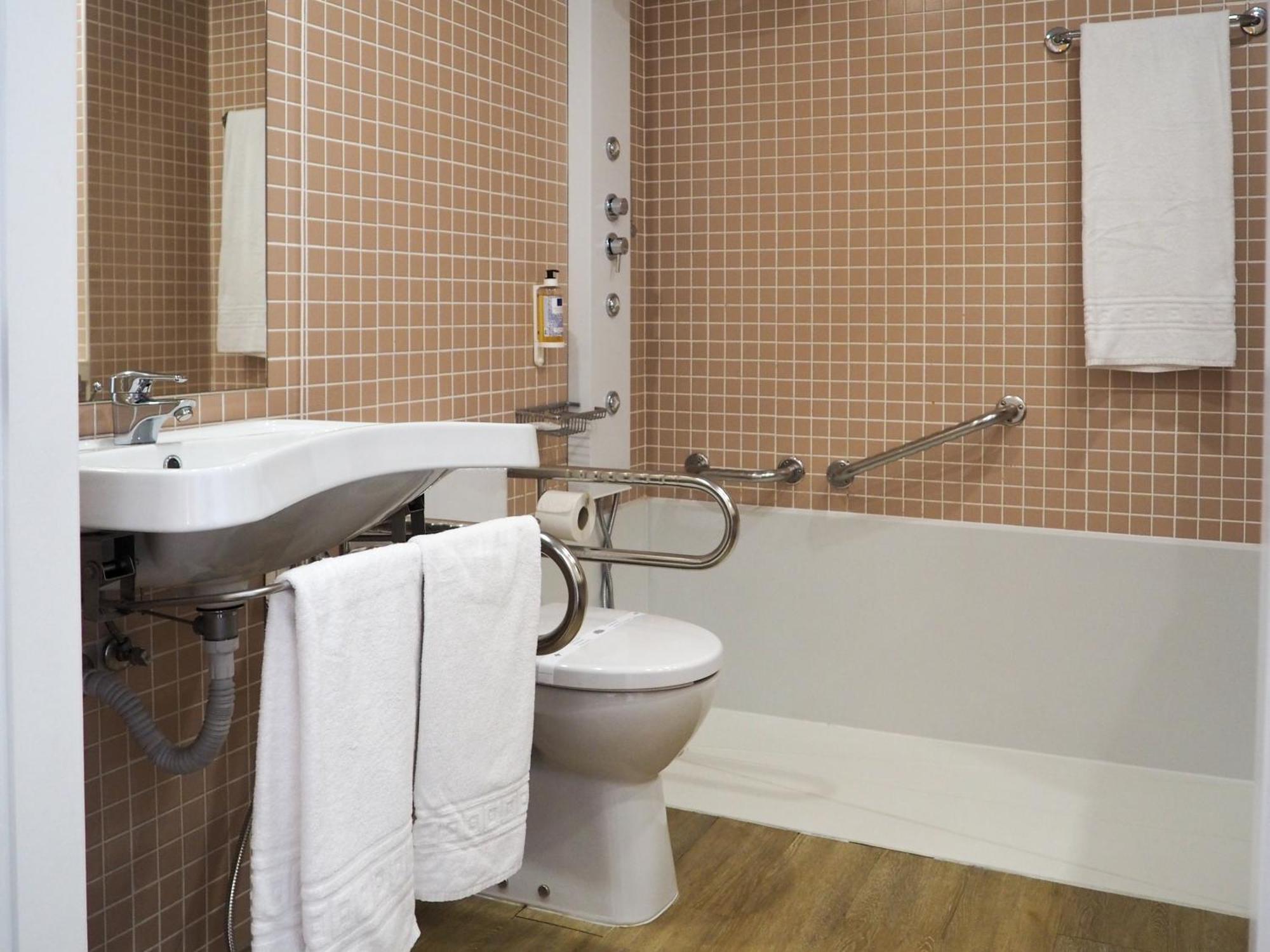 Double or Twin Room Disability Access