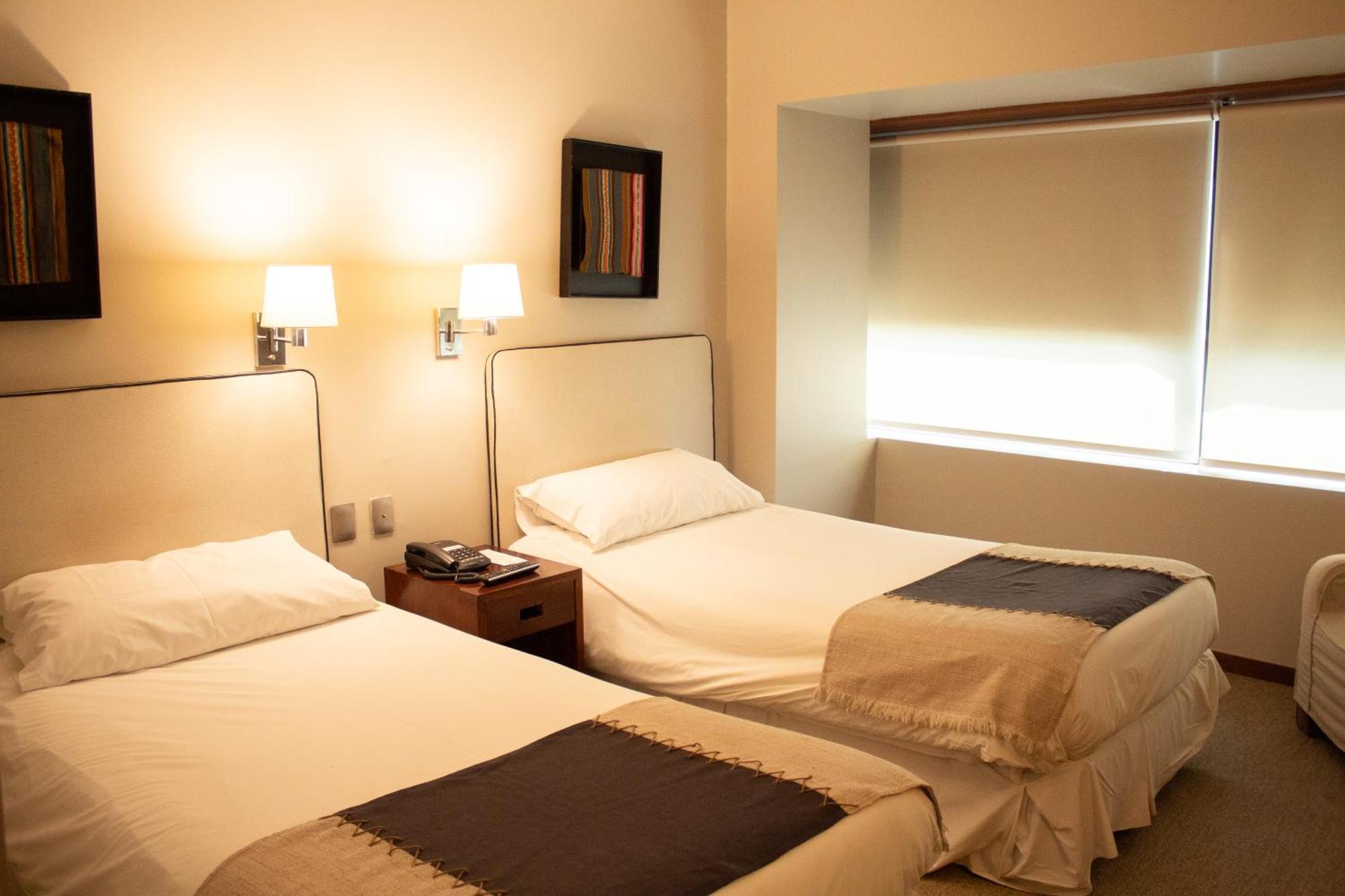 Quarto com 2 Camas de Solteiro