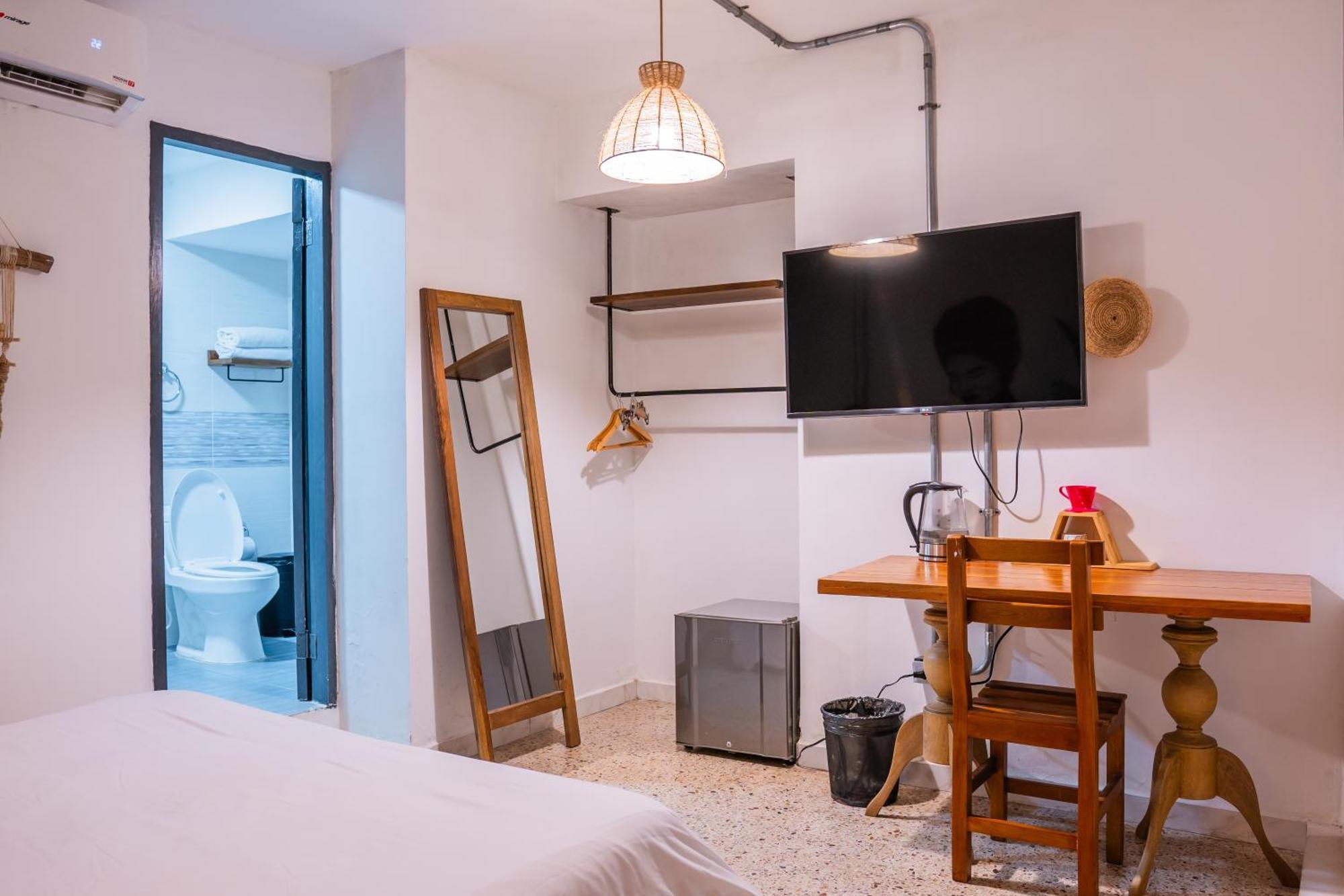 Standard Room,1565554639:JPEG