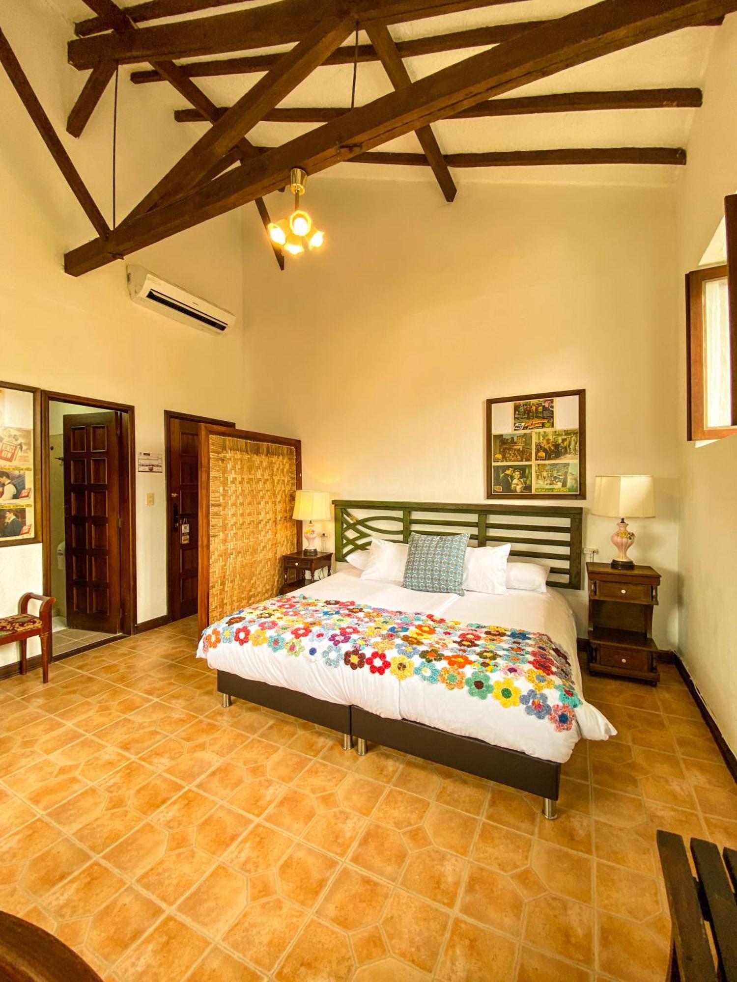 Large Double Room,1565563891:JPEG