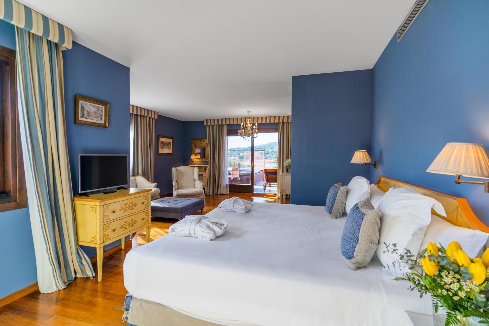 Suite with Private Jacuzzi