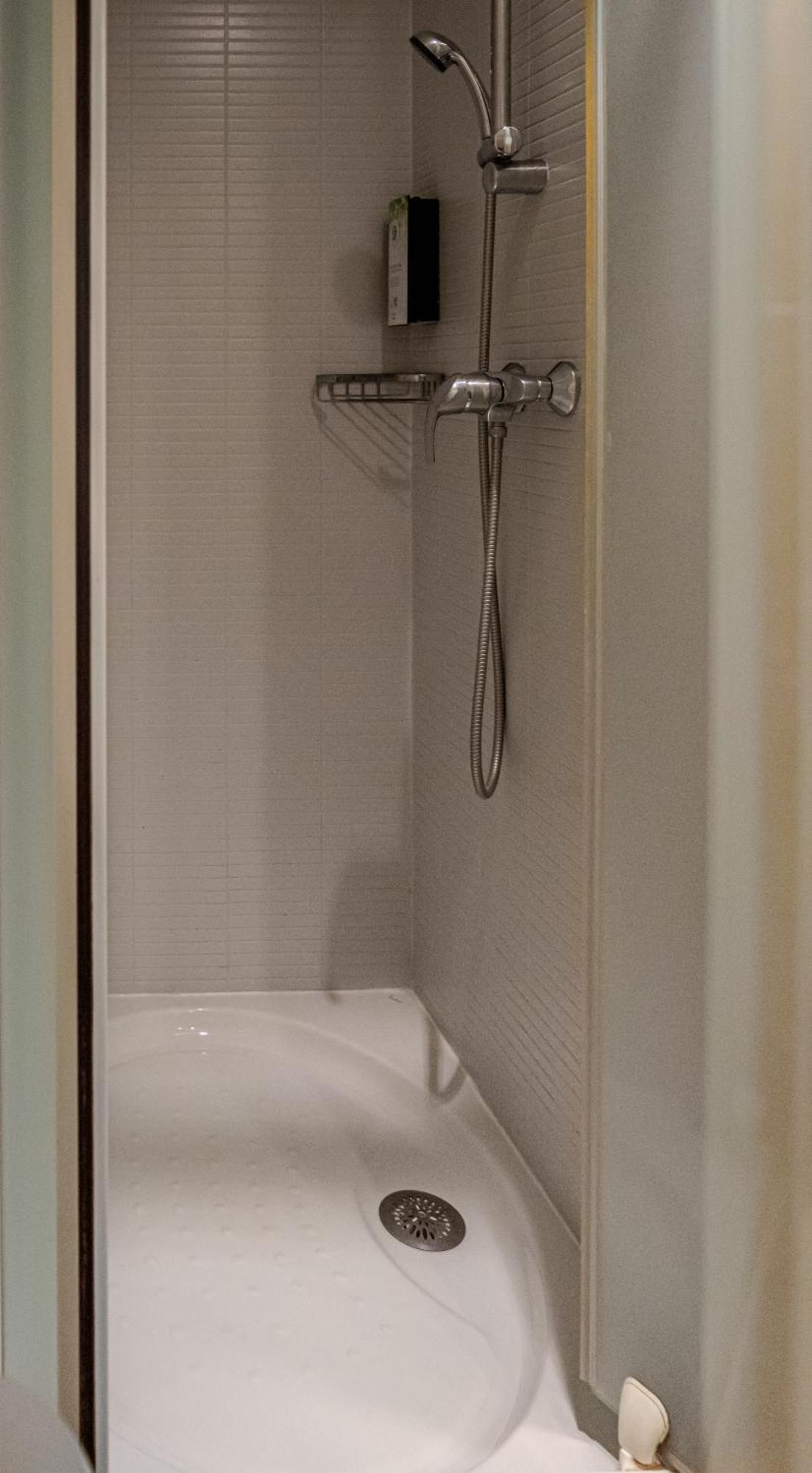 Comfort Room,1756510826:JPEG