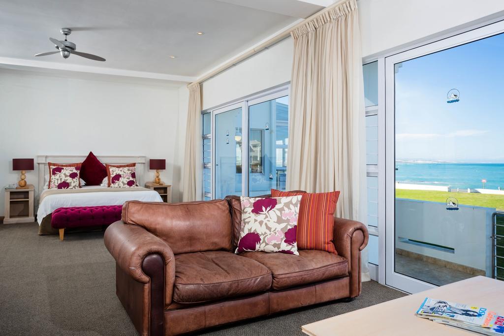 Deluxe Double Room with Patio and Sea View