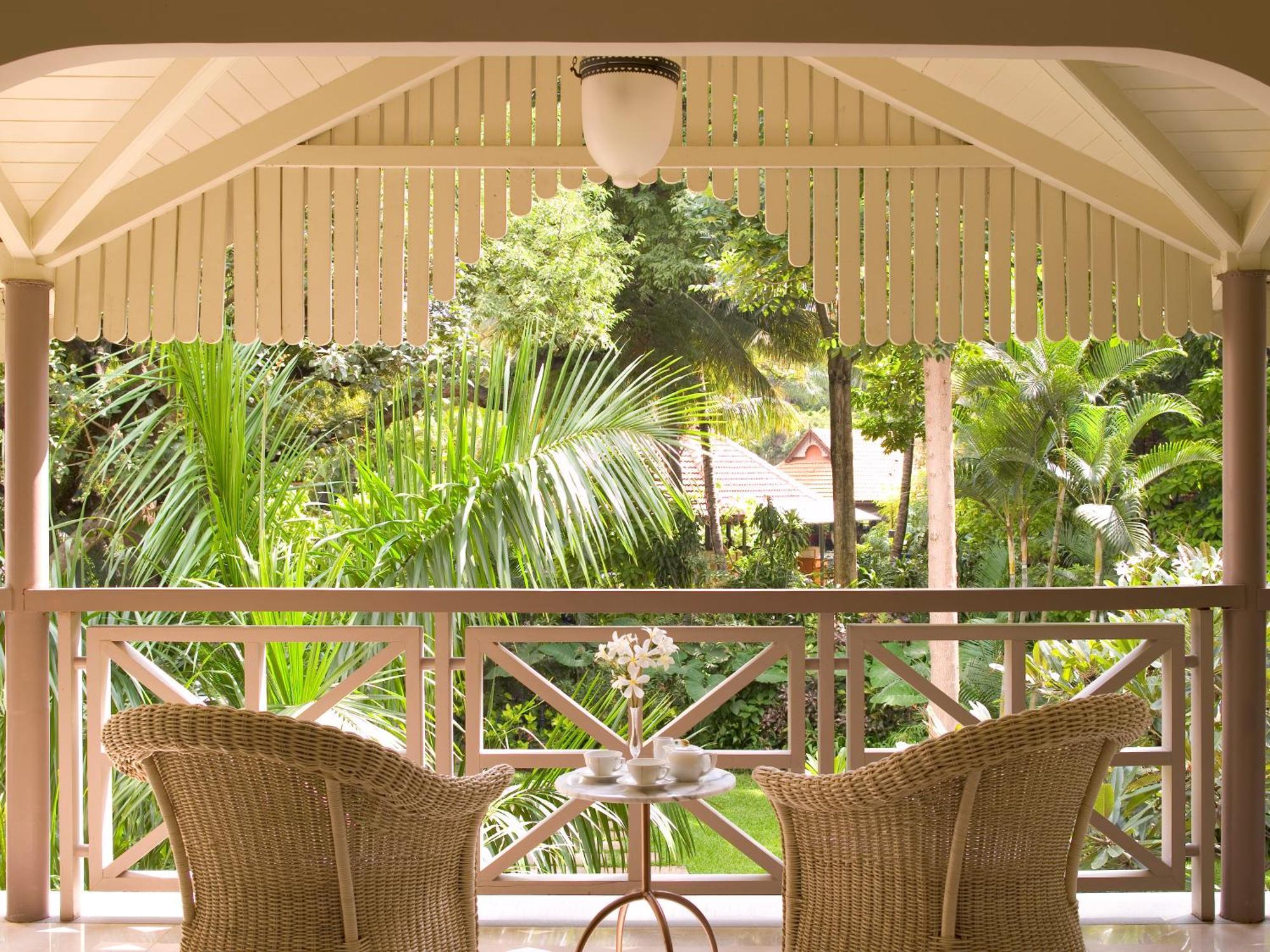Luxury Room Garden View Twin Bed