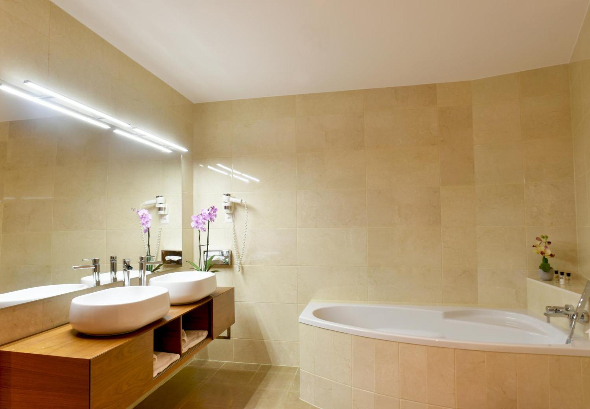 Junior Suite with Forest View