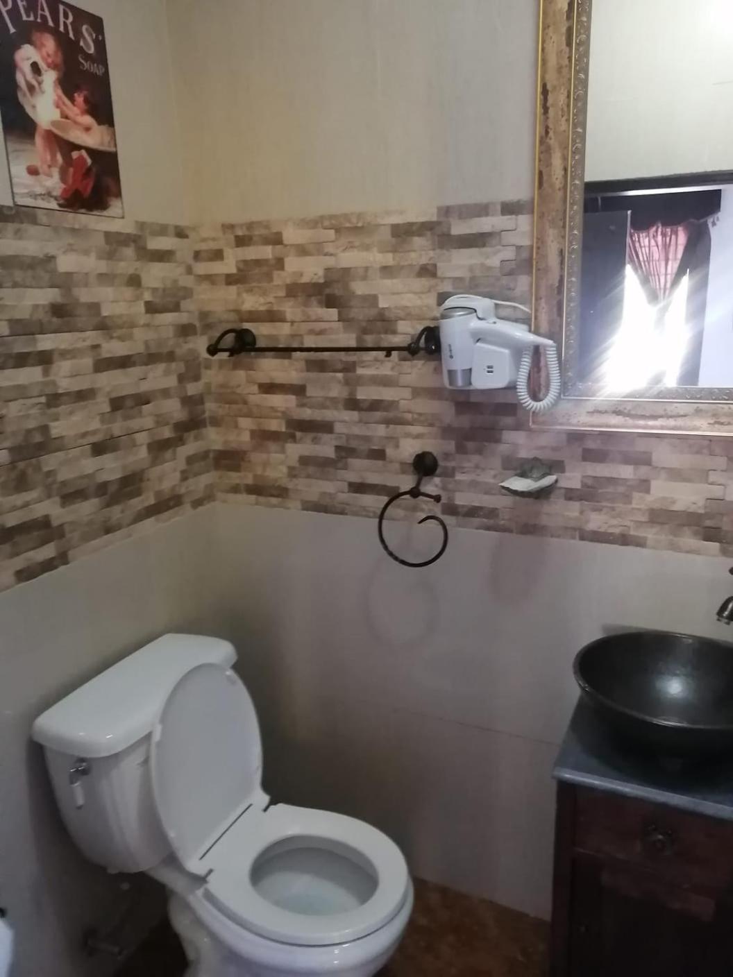 Deluxe Queen Suite