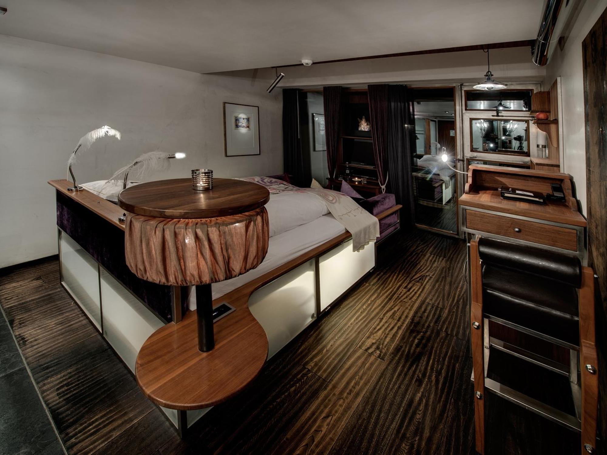 Cozy Art Double Room