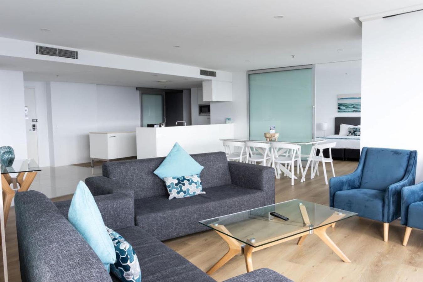 Four-Bedroom Apartment Spa Bath