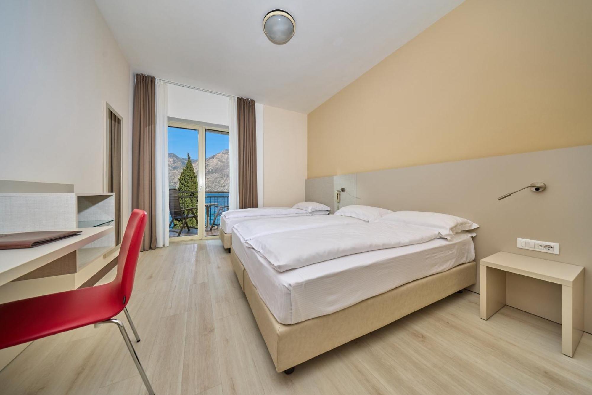 Doppel-/Zweibettzimmer mit Seeblick