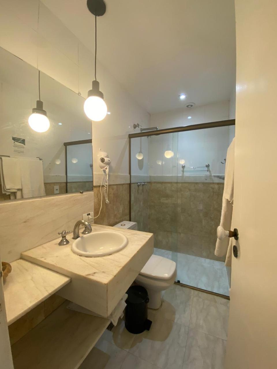 Quarto com Cama de Casal ou 2 de Solteiro