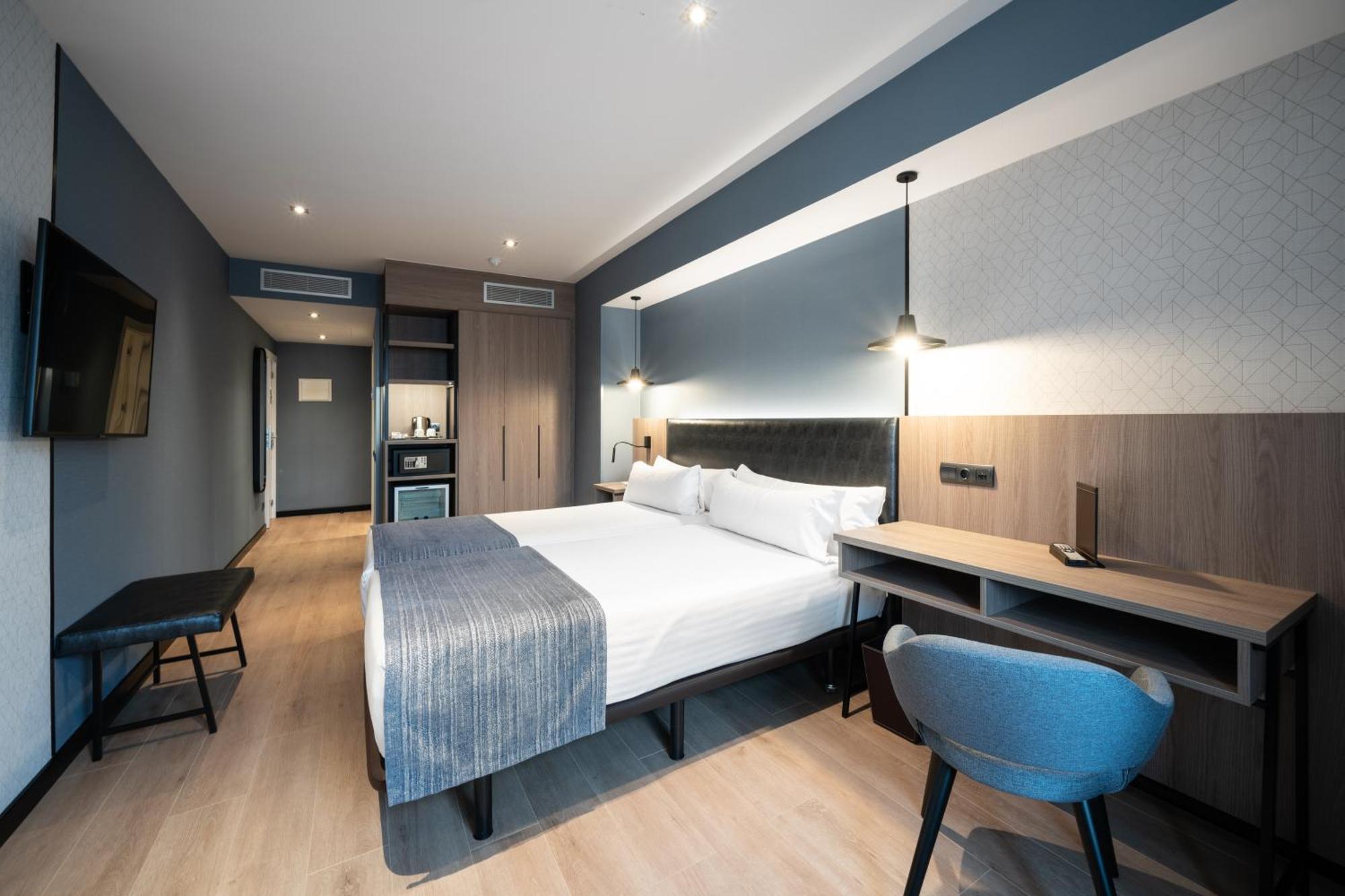 Quarto Premium com Cama de Casal ou 2 de Solteiro