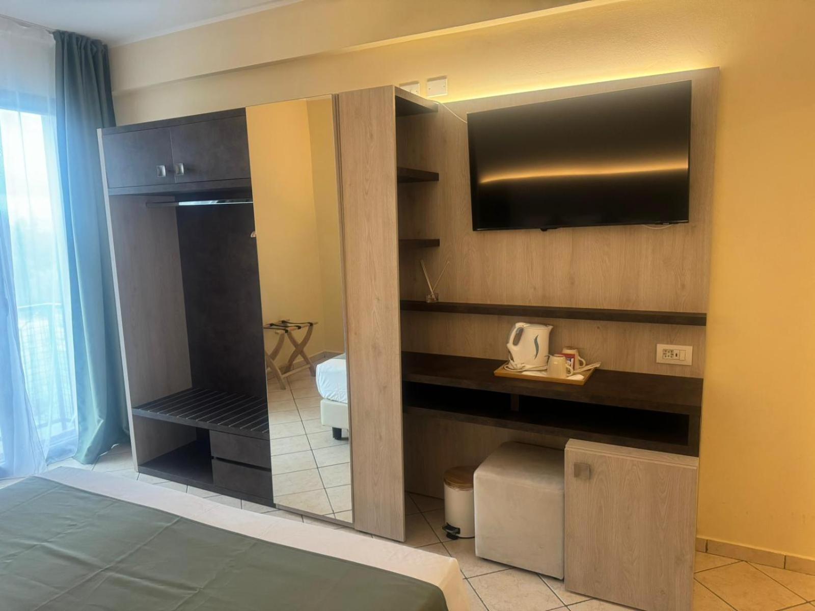Deluxe Triple Room,1587494276:JPEG