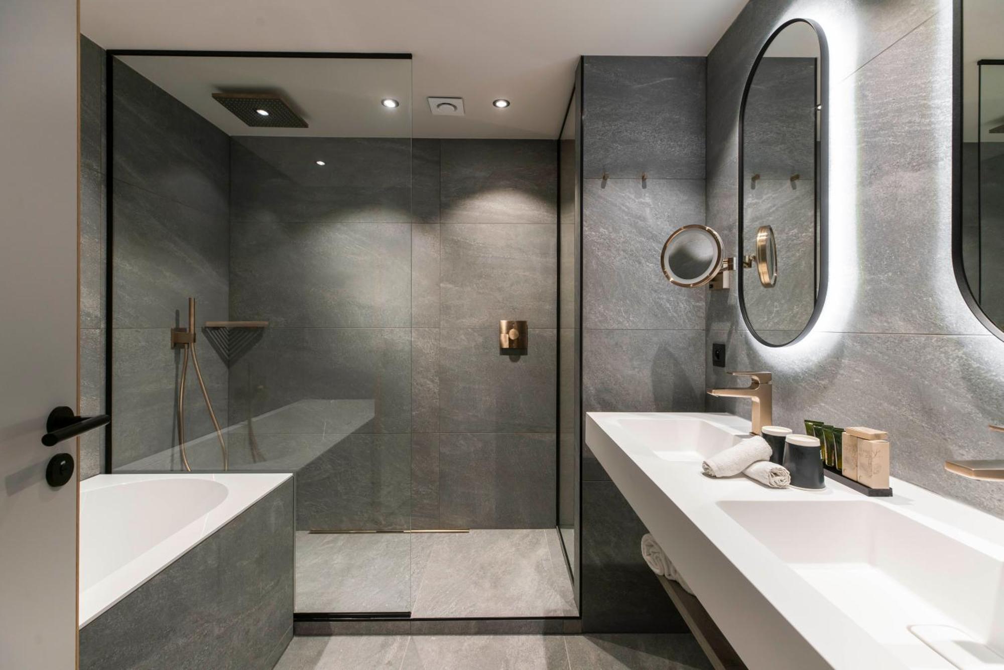 Suite Spa Bath,1589553340:JPEG